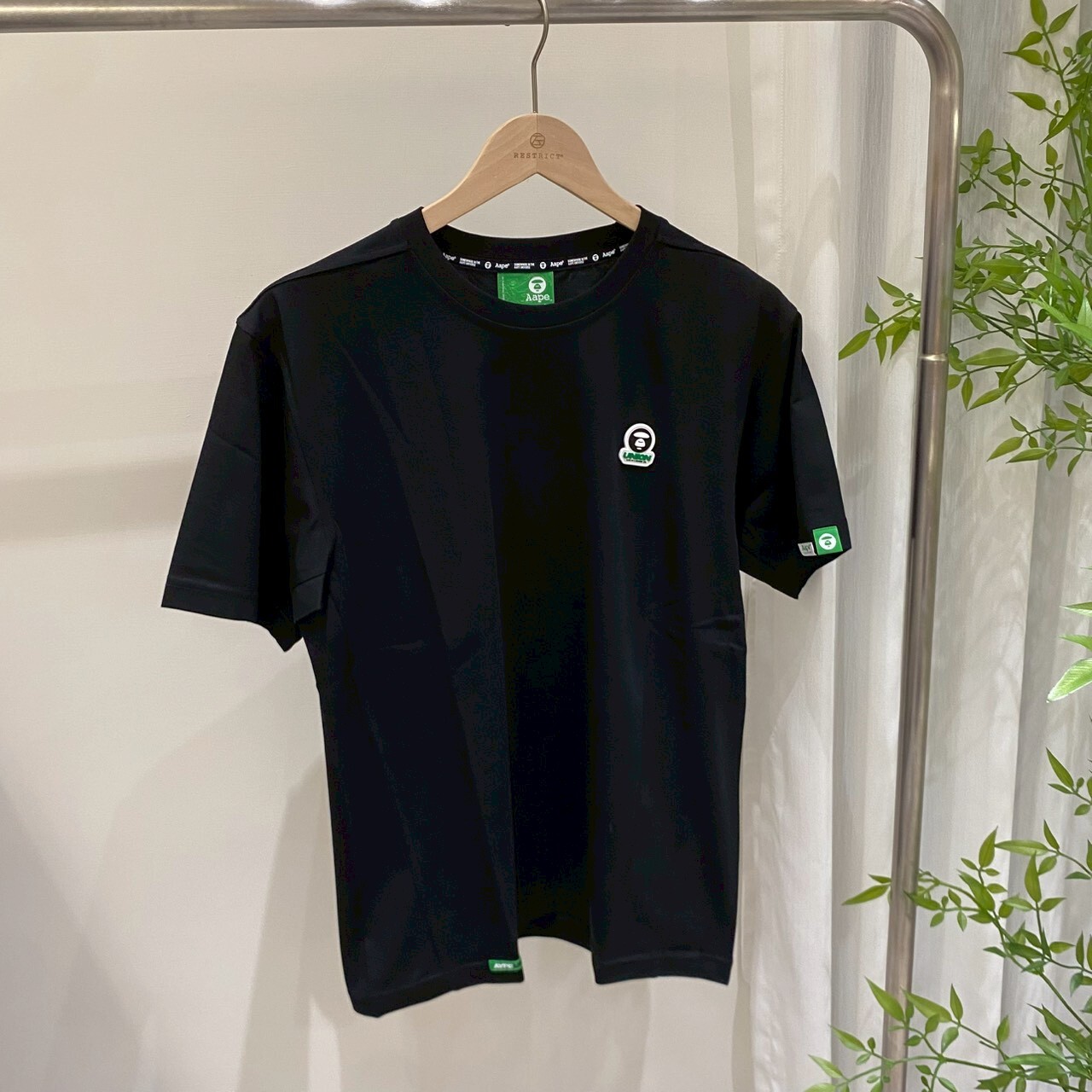 Aape  綠色猿顏徽章字母印花短T  M1927XXQ