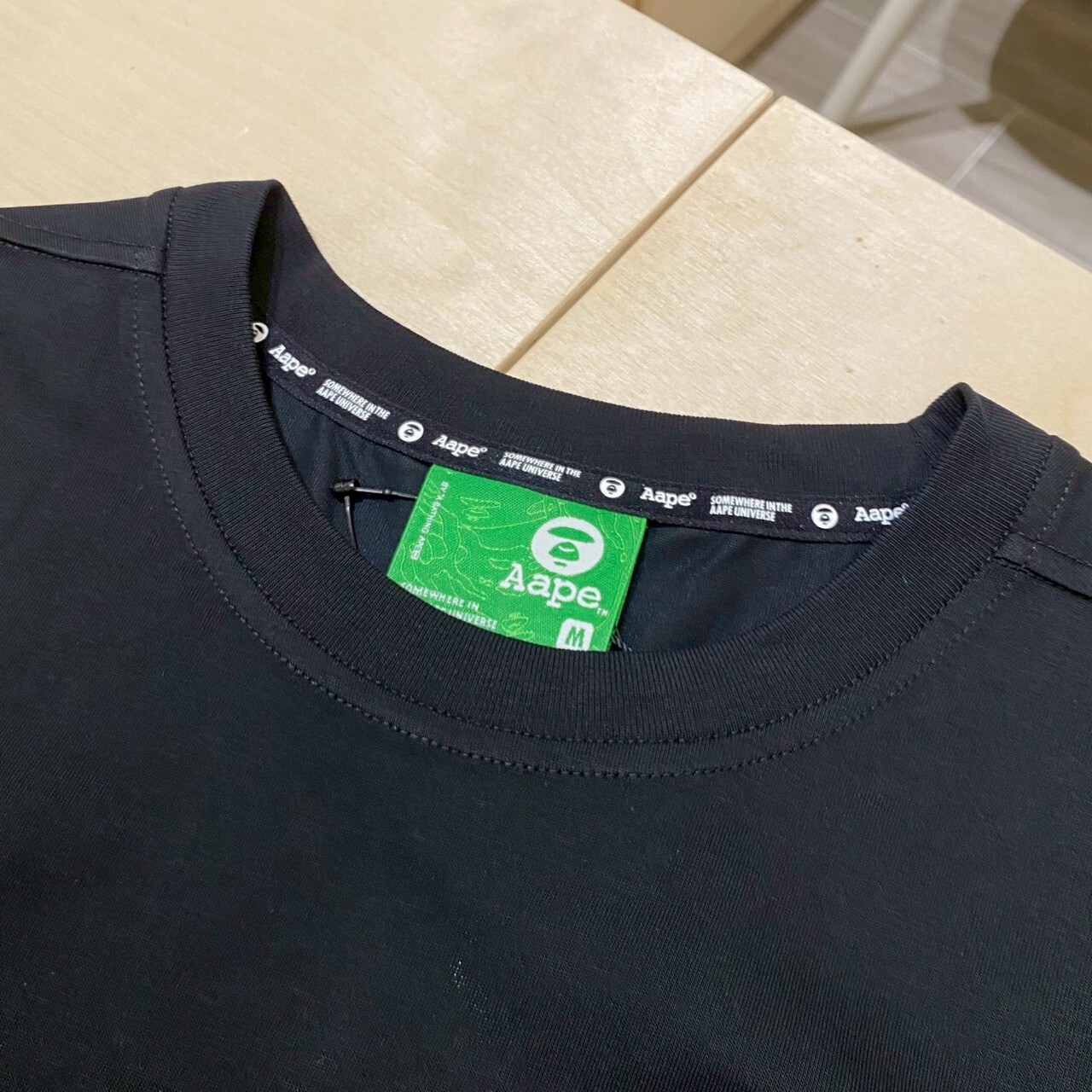 Aape  綠色猿顏徽章字母印花短T  M1927XXQ