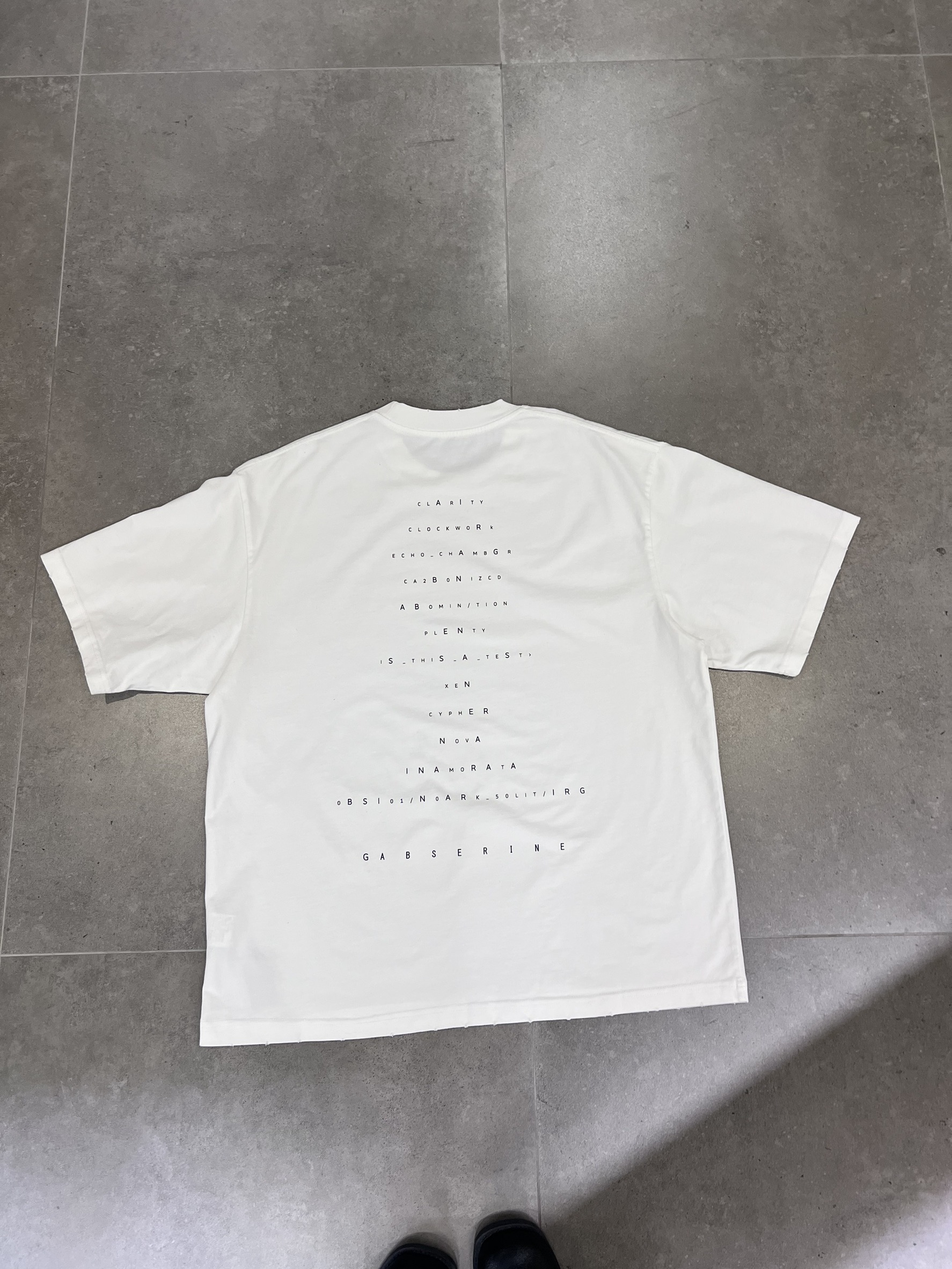 字母白T