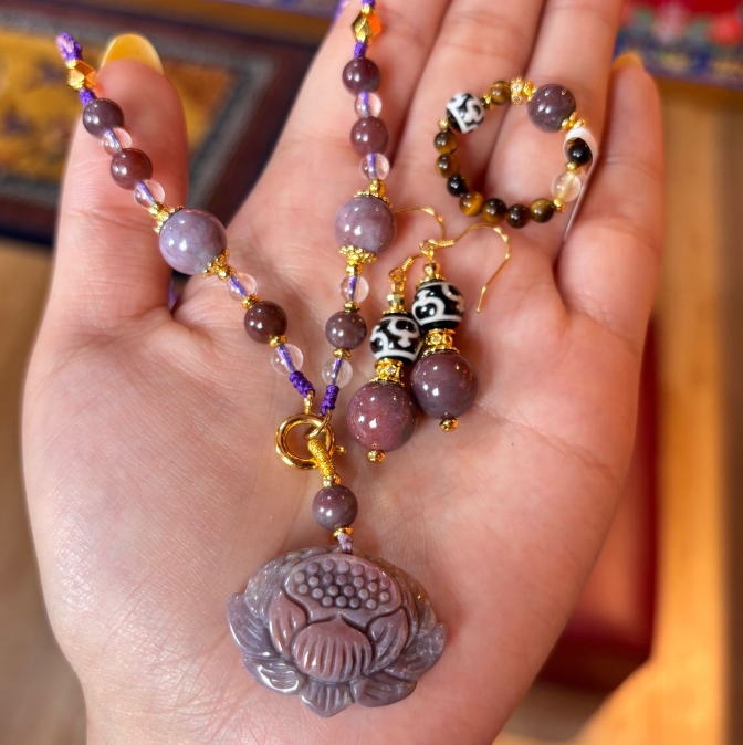 AB260418-K119-紫雲赤焰蓮花項鍊+紫雲赤焰寶瓶戒指+紫雲赤焰寶瓶耳環（馬年岡仁波齊山轉山祈福，轉一圈=消十三世罪孽+一對一加持）(需客人留姓名，出生年月日)(預計6月中到貨)(只限尖沙咀門市自取不包郵)