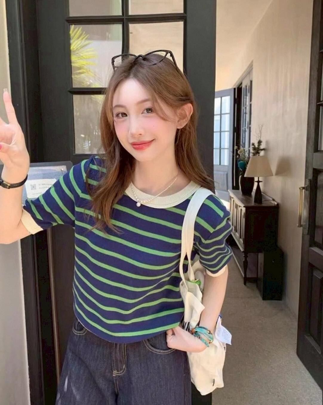 【減齡又親膚的撞色領條紋針織上衣】（預購）