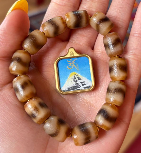 AB260418-K80-虎牙天珠手串+岡仁波齊峰唐卡 （包西藏上師開光加持師姐持咒21度母禮贊 ）（需留中文名，出生年月日）(預計6月中到貨)(只限尖沙咀門市自取不包郵)