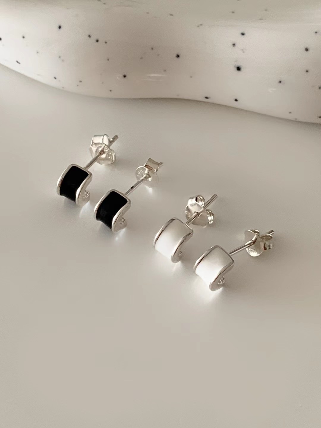 S925 silver epoxy curved earrings