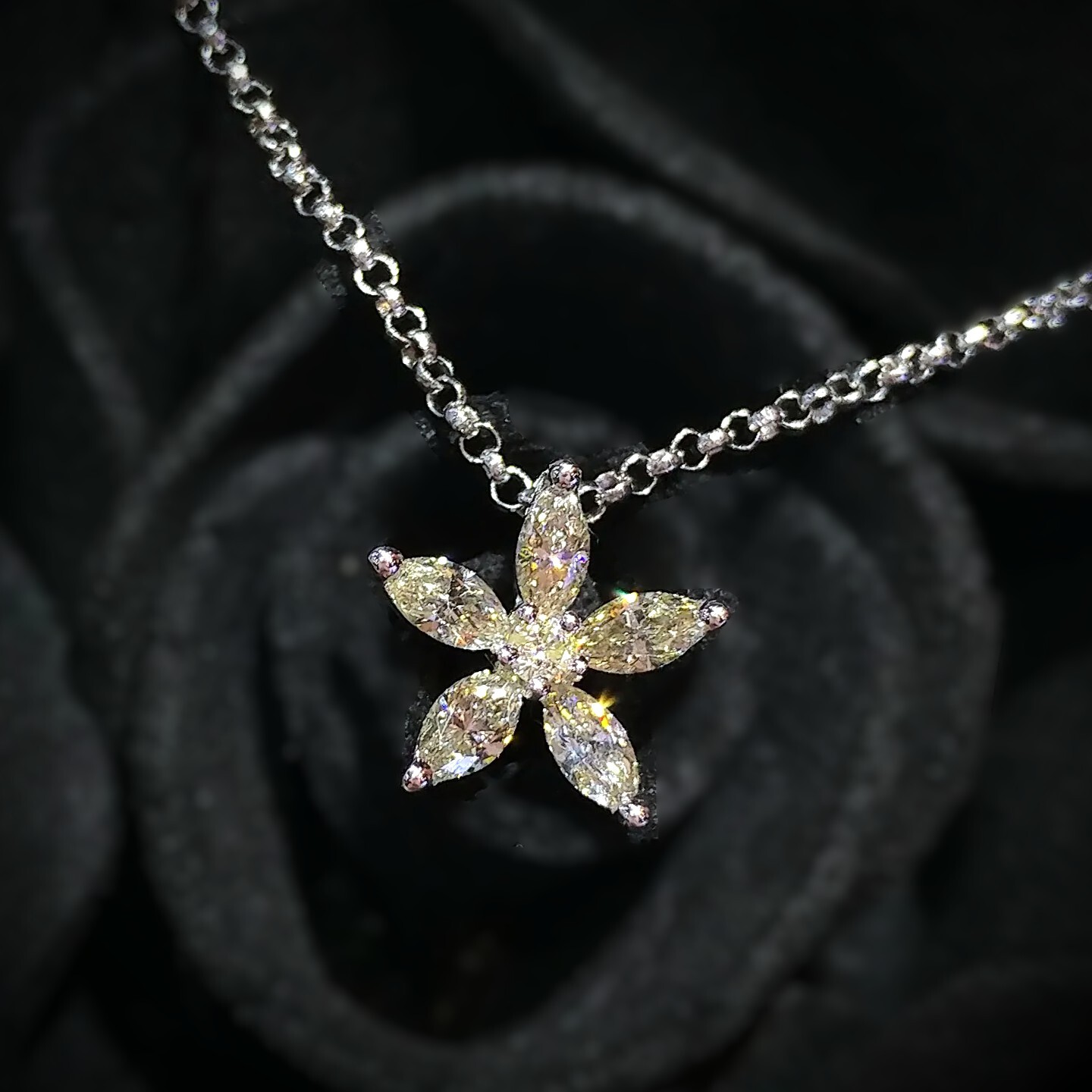 全新18K白金30份淺綠鑽石吊墜