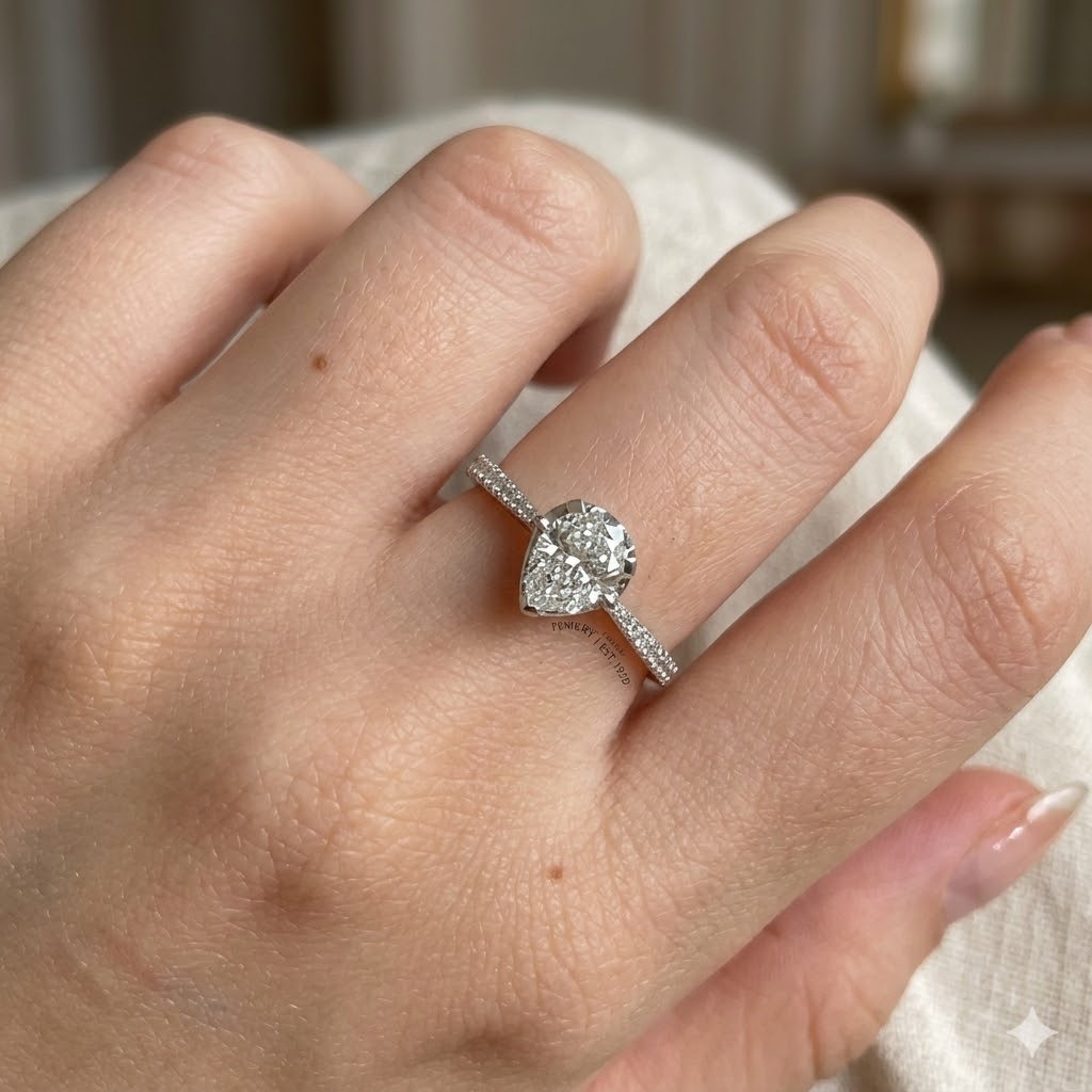 全新18K白金【單粒49份梨形鑽石】配小鑽共54份鑽石戒指