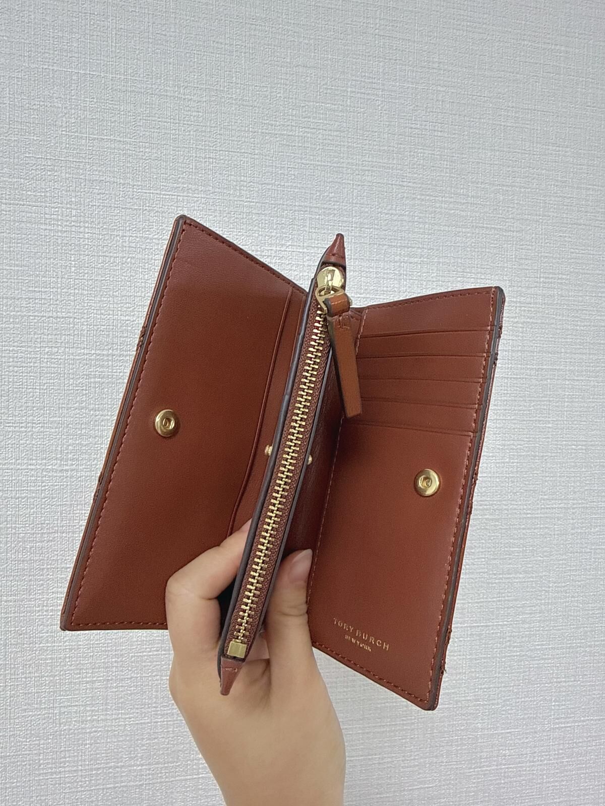 LYS01574 Tory Burch 金色logo菱格中銀包啡色