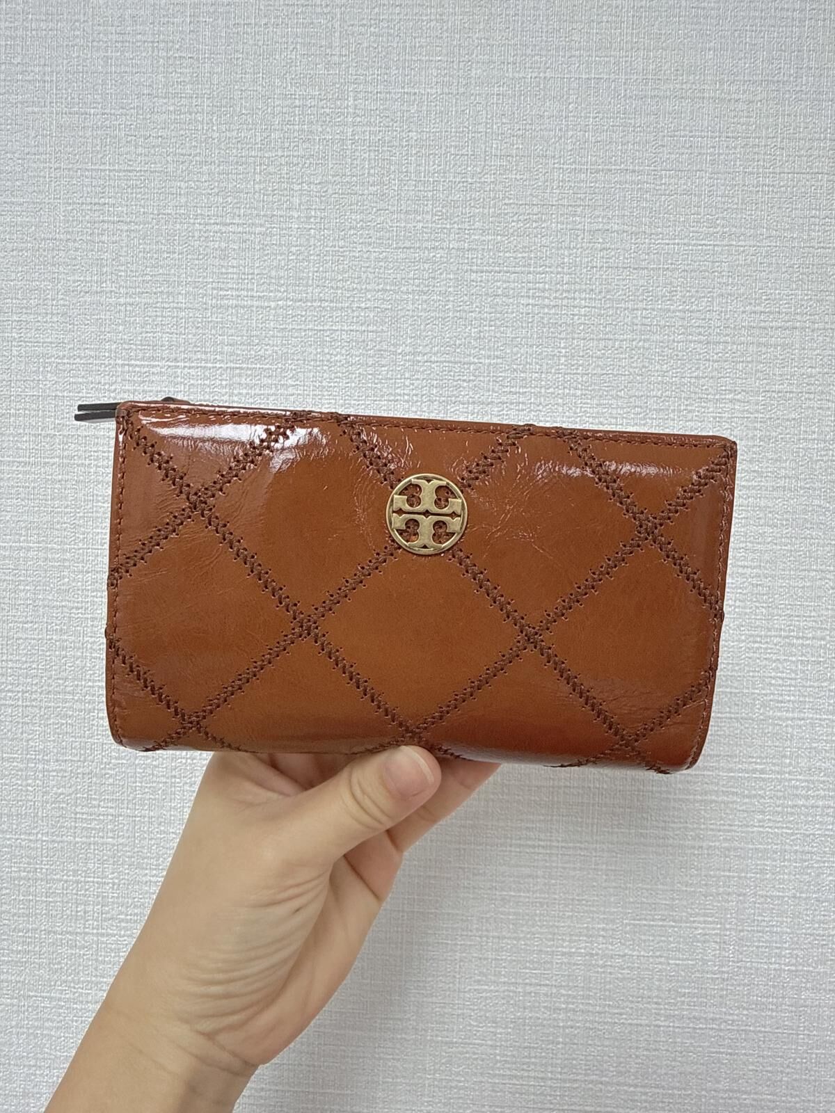 LYS01574 Tory Burch 金色logo菱格中銀包啡色
