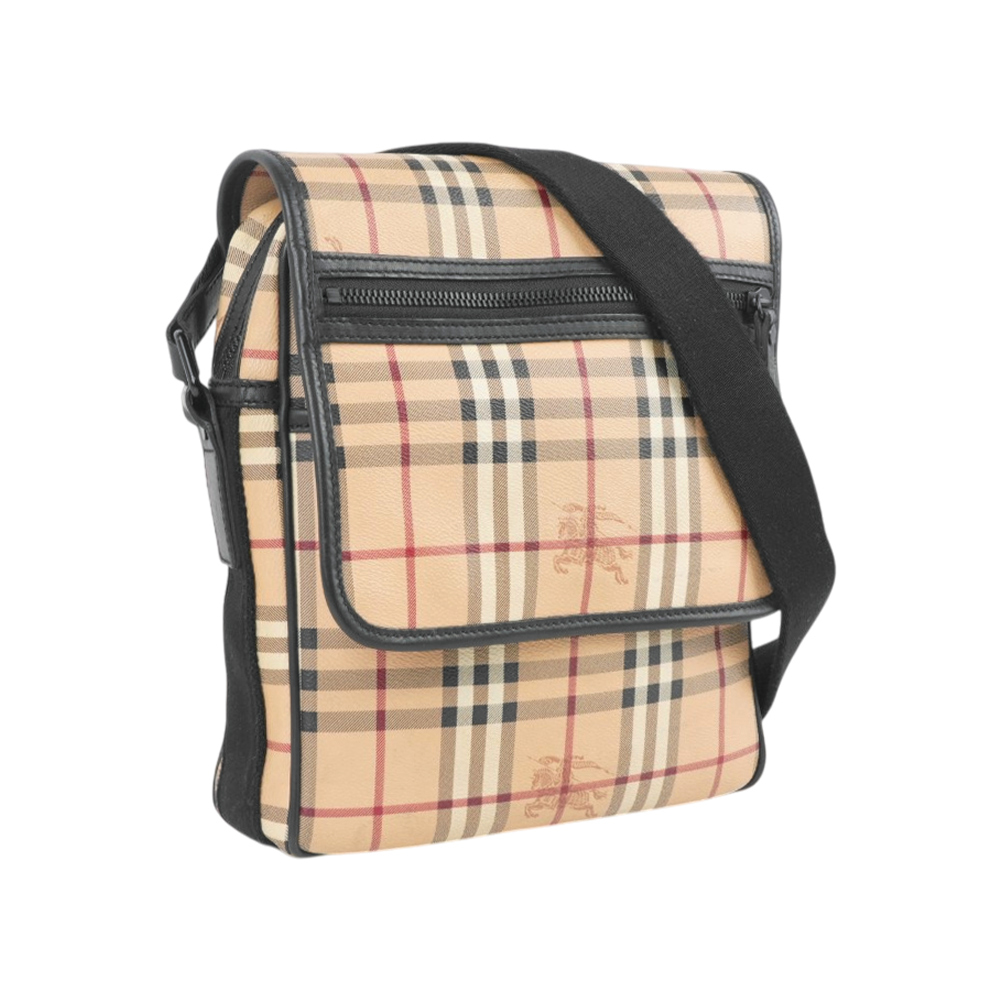 【Burberry】經典戰馬格紋塗層帆布翻蓋日字斜背包(米色)