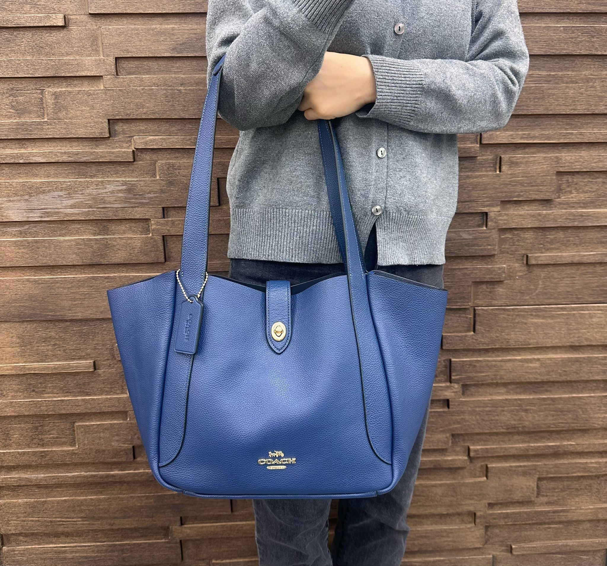 LYS01577 COACH Hadley Turnlock Tote Bag