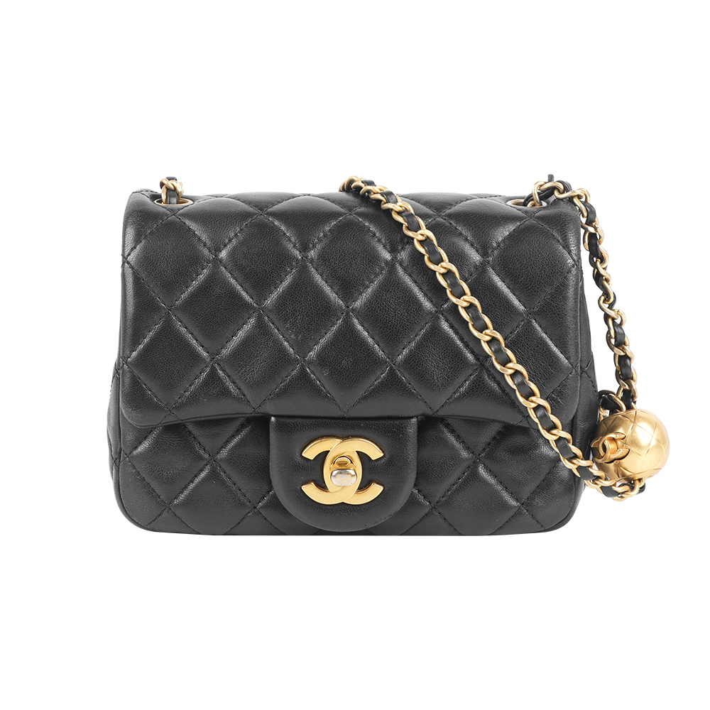 【CHANEL】菱格紋小羊皮口蓋金球方胖包(黑色)