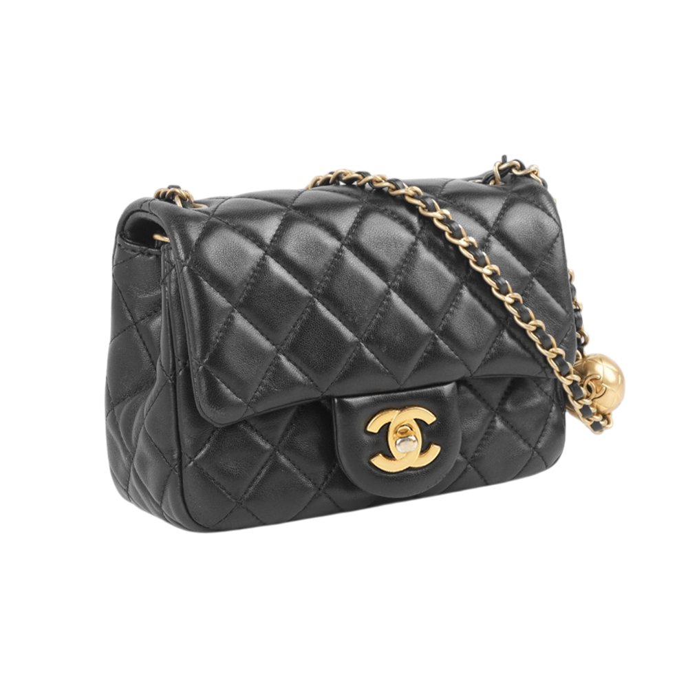 【CHANEL】菱格紋小羊皮口蓋金球方胖包(黑色)