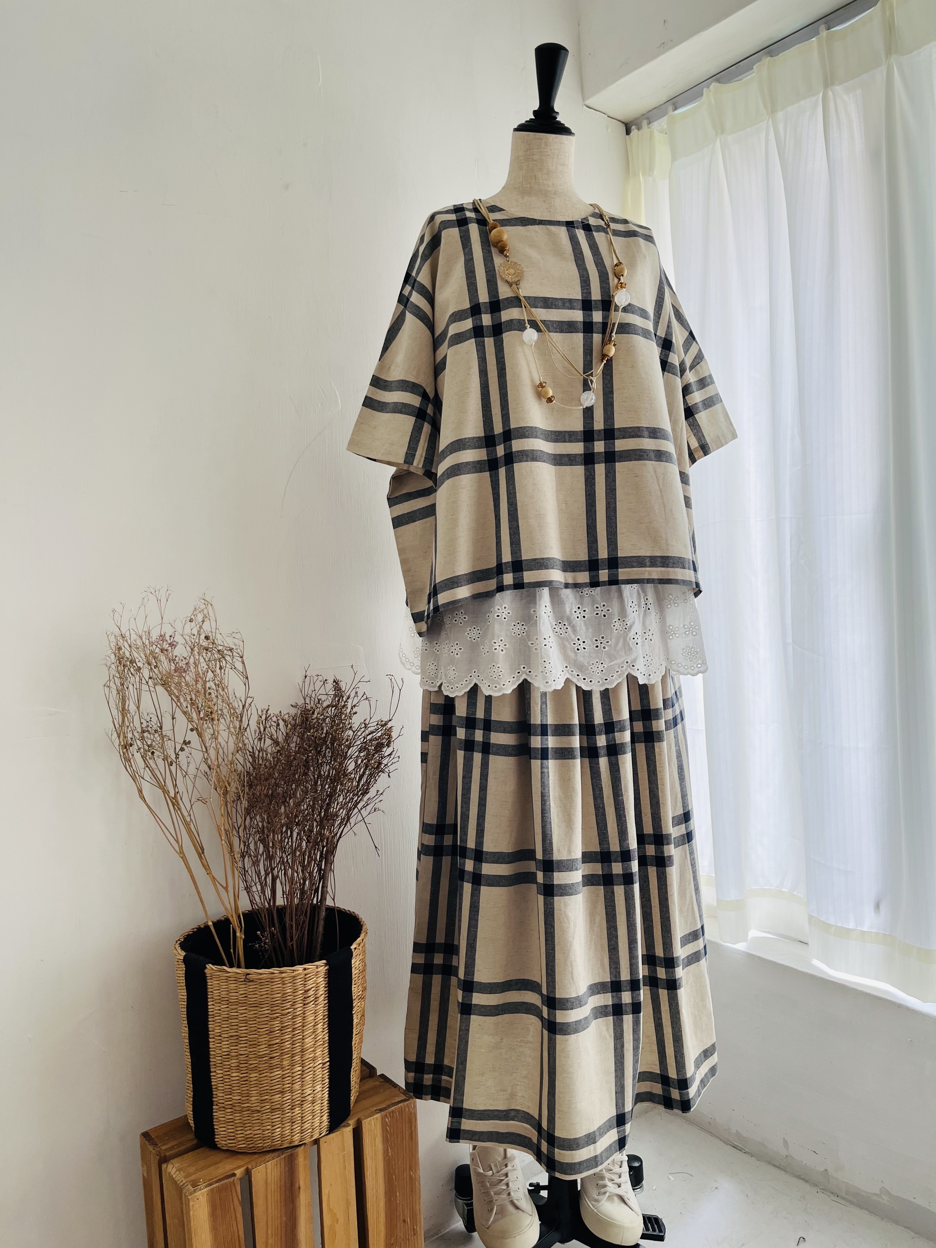 Kermu米色格仔圓領top