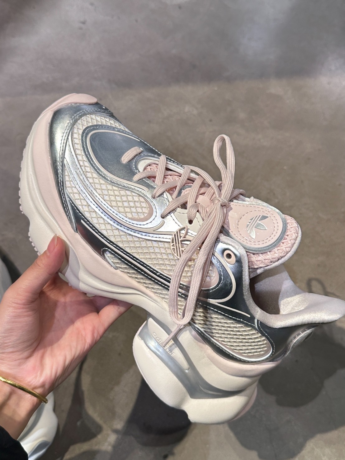 ADIDAS OZVENUZ 櫻花 奶油灰銀 奶油底 增高 厚底 宋雨琦同款  浮碟鞋 女鞋