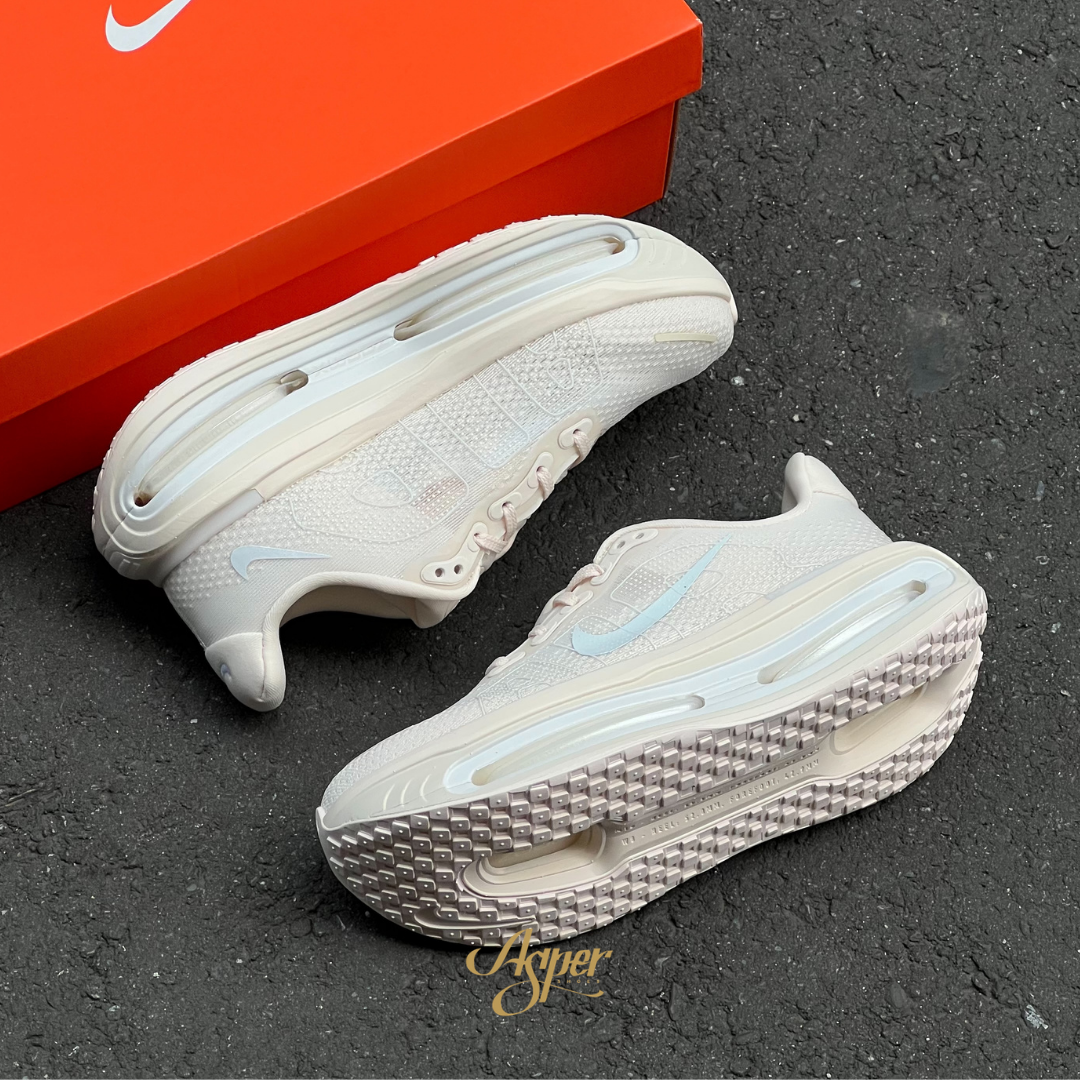 【官網限定】Nike Vomero Premium "Chalk" 奶油 旗艦級跑鞋 女鞋 IQ8102-100 IV
