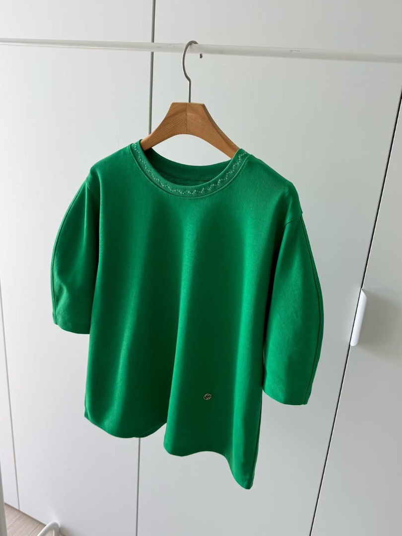 氣質百搭系列★有巧思刺繡圓領棉T