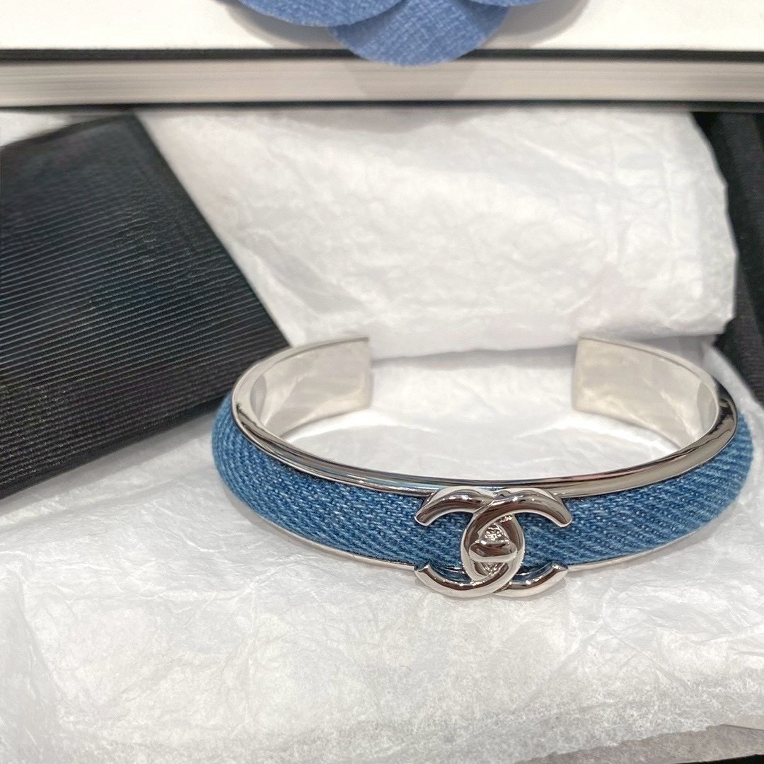 18k 香奶奶24b”藍牛仔銀書包釦開口手鐲/高奢定製