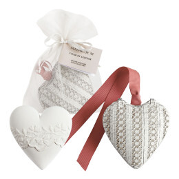 1MM0420-022 [MATHILDE M] 心型金屬盒，鏤空設計，散發櫻花香氣 #BCAJFCE (EU)