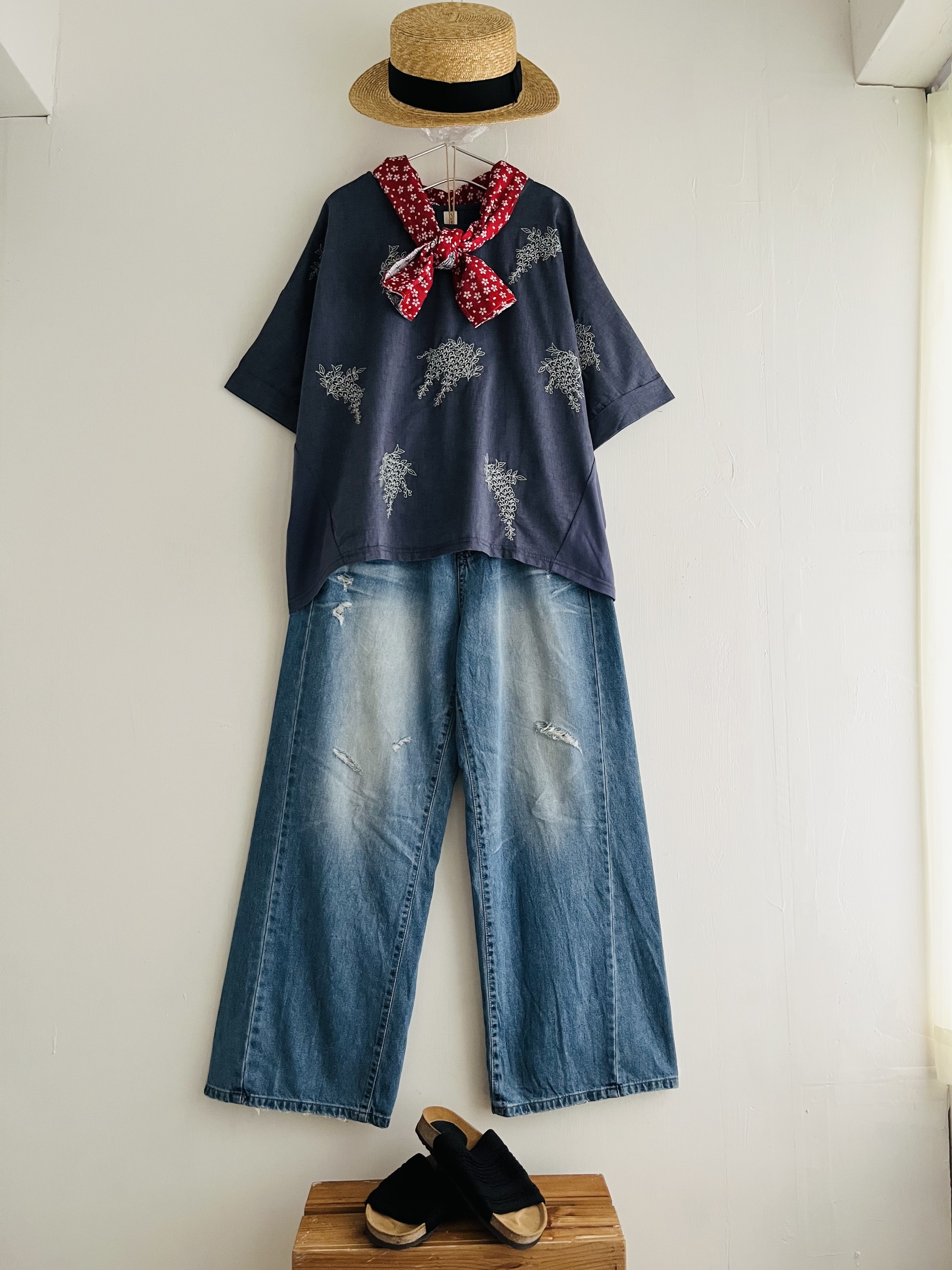 藍色刺繡花拼布top