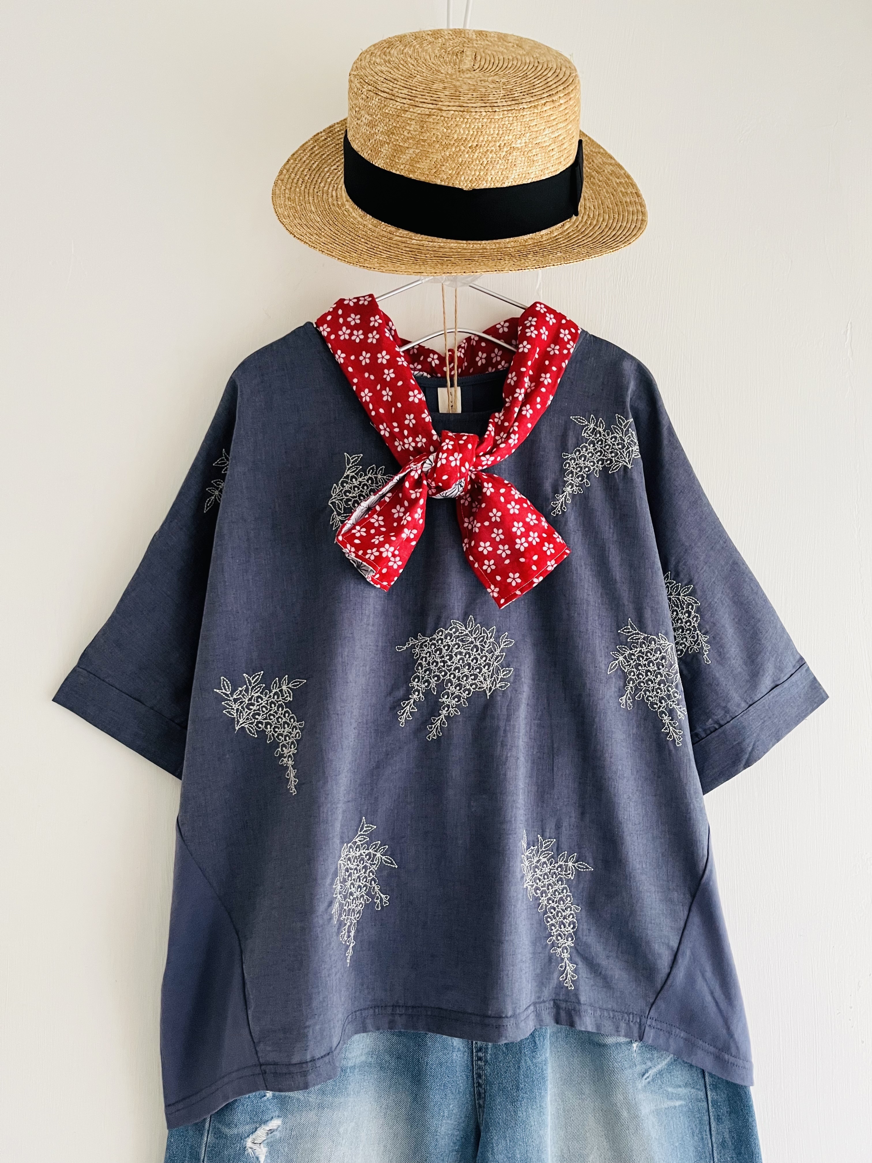 藍色刺繡花拼布top