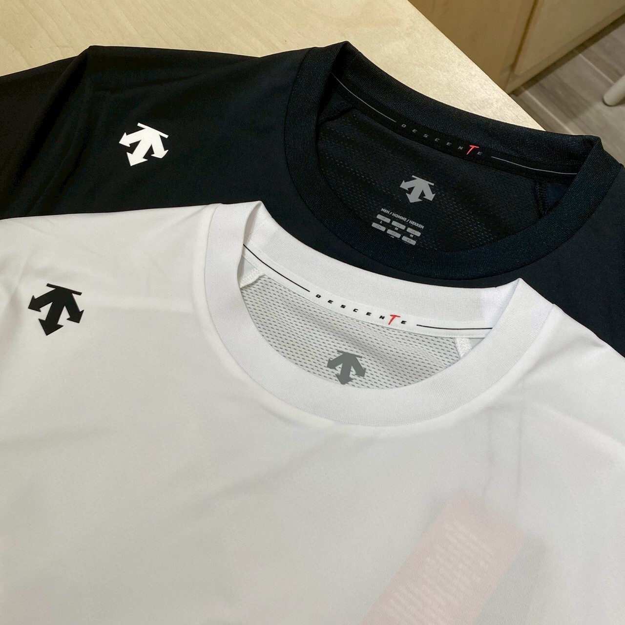 Descente 迪桑特 側邊字母樣式 SR123TTS21-M