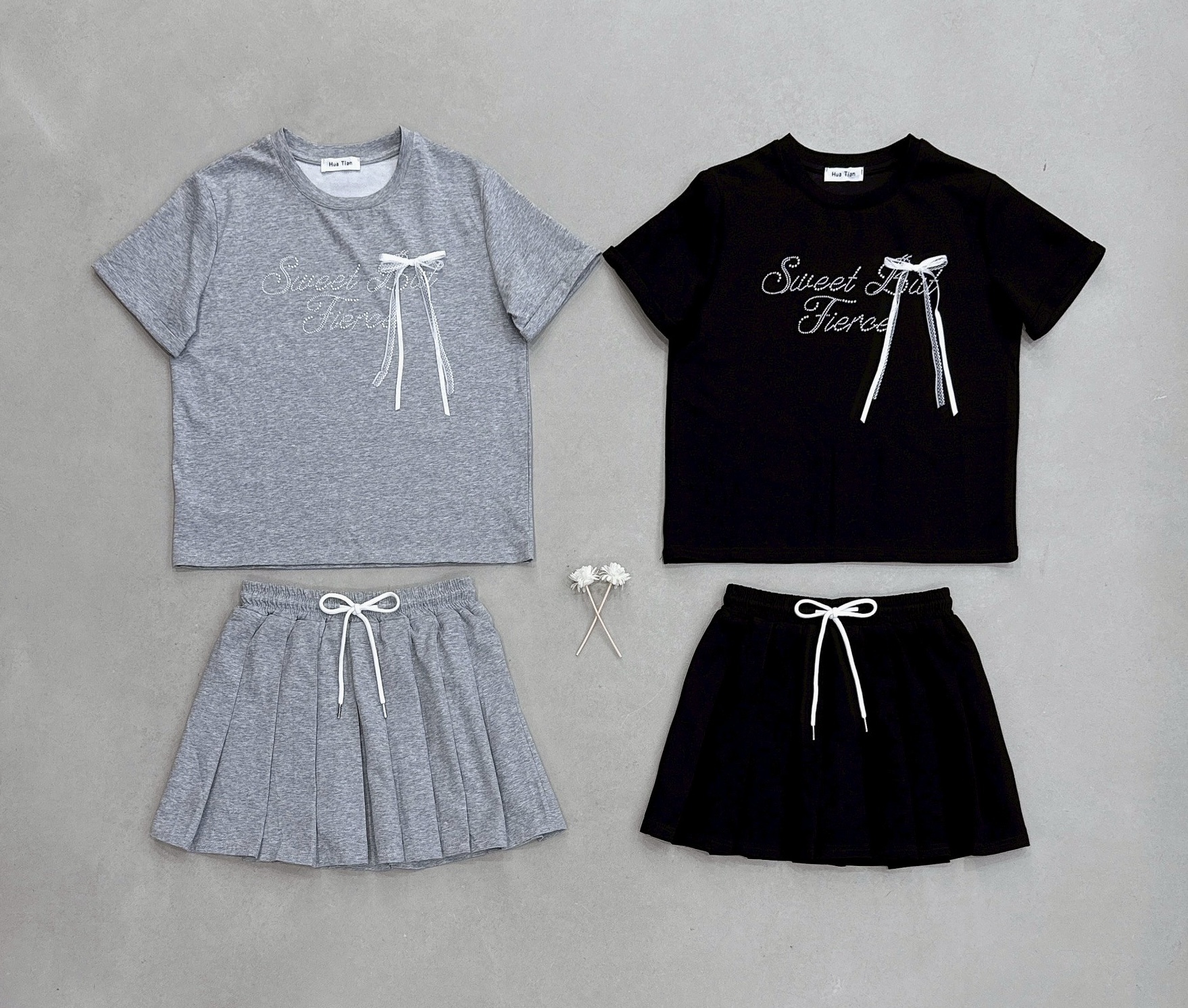 立體蝴蝶結珠珠字衣+百摺褲裙