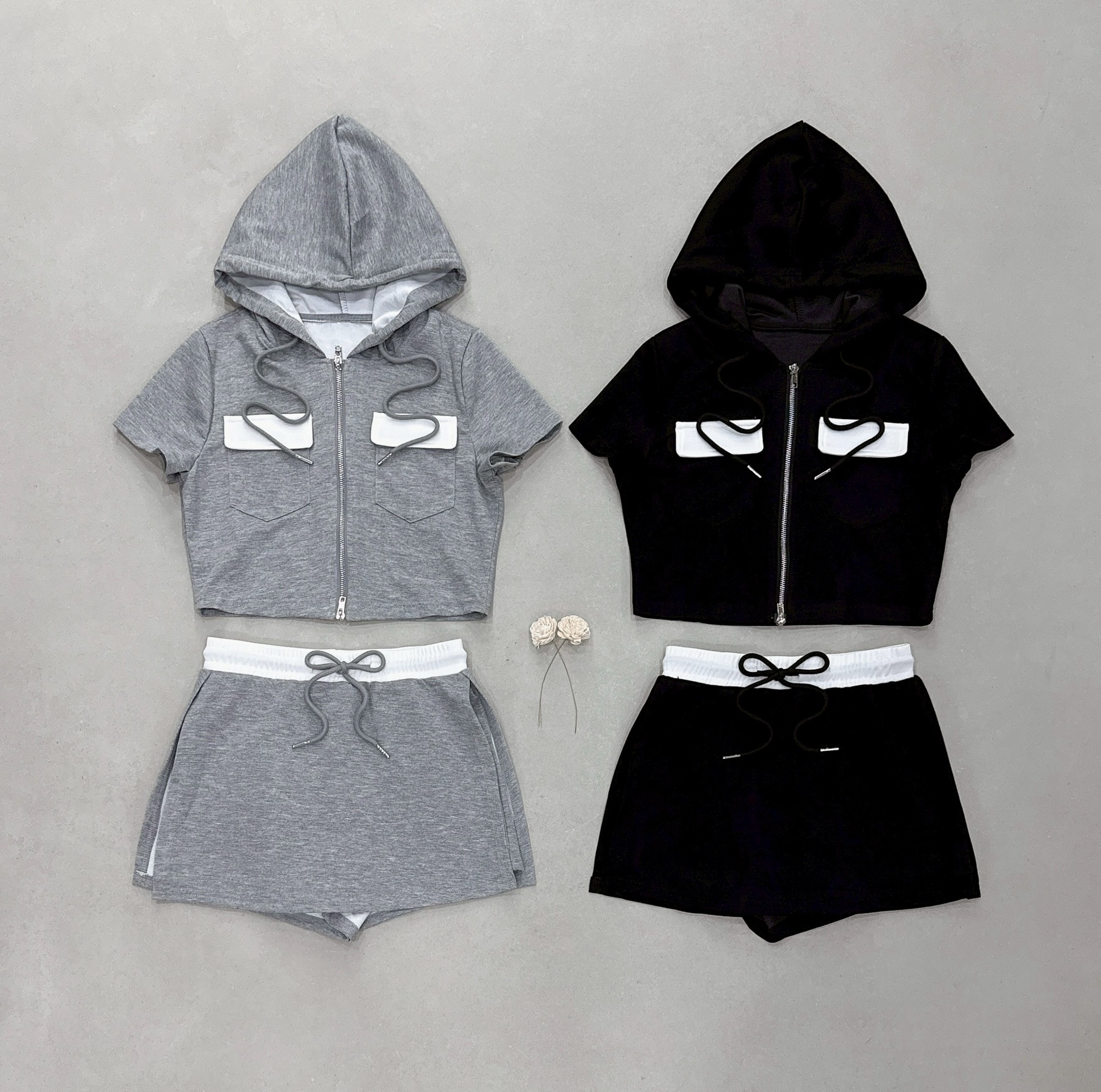 配色口袋拉鍊連帽衣+配色開岔短裙