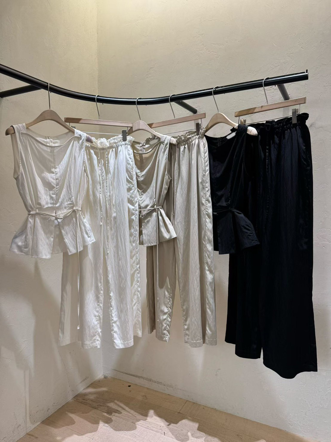 附綁帶造型圓領排釦上衣+長褲SET / 3色