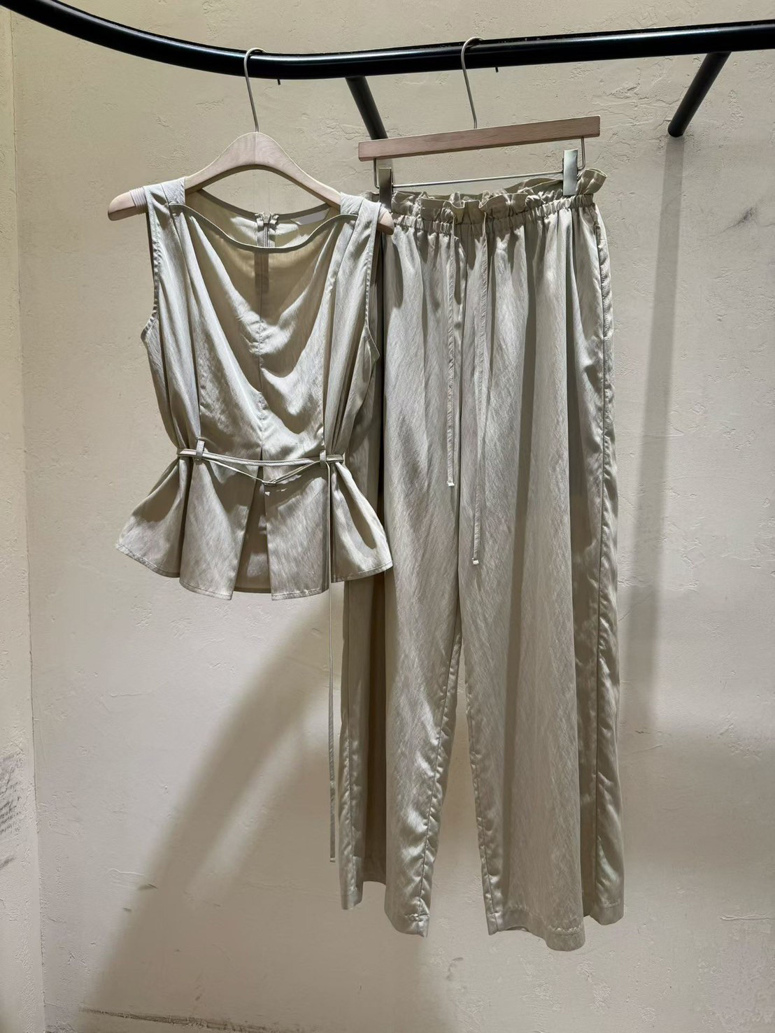 附綁帶造型圓領排釦上衣+長褲SET / 3色