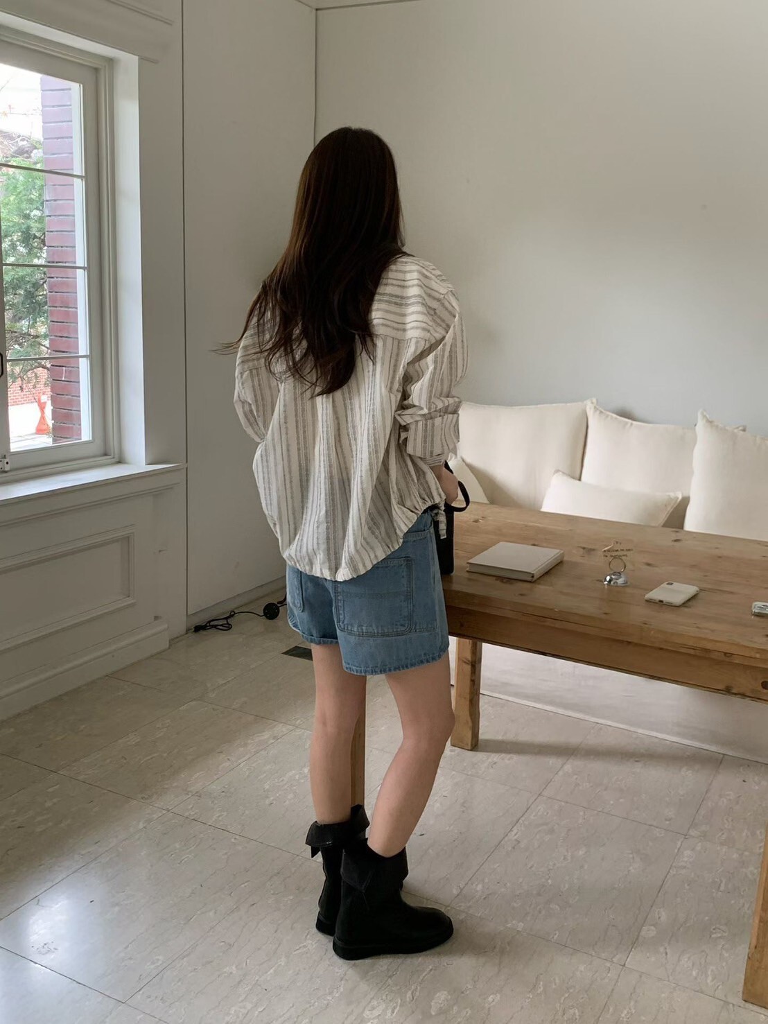 白灰配色直條文圓領排釦縮腰外套