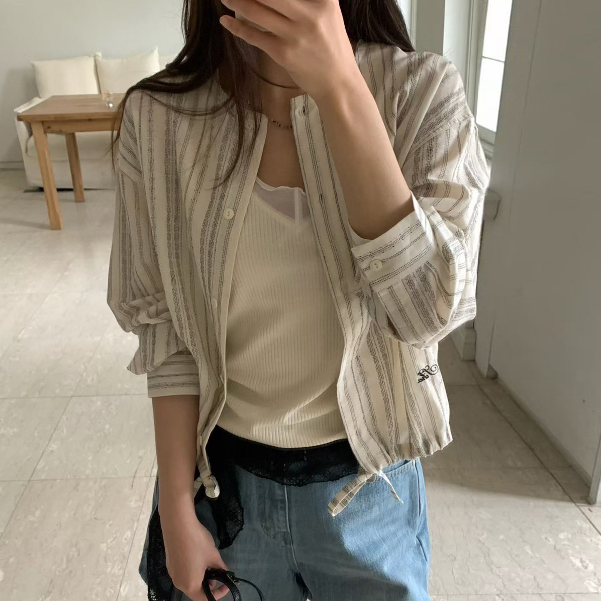 白灰配色直條文圓領排釦縮腰外套