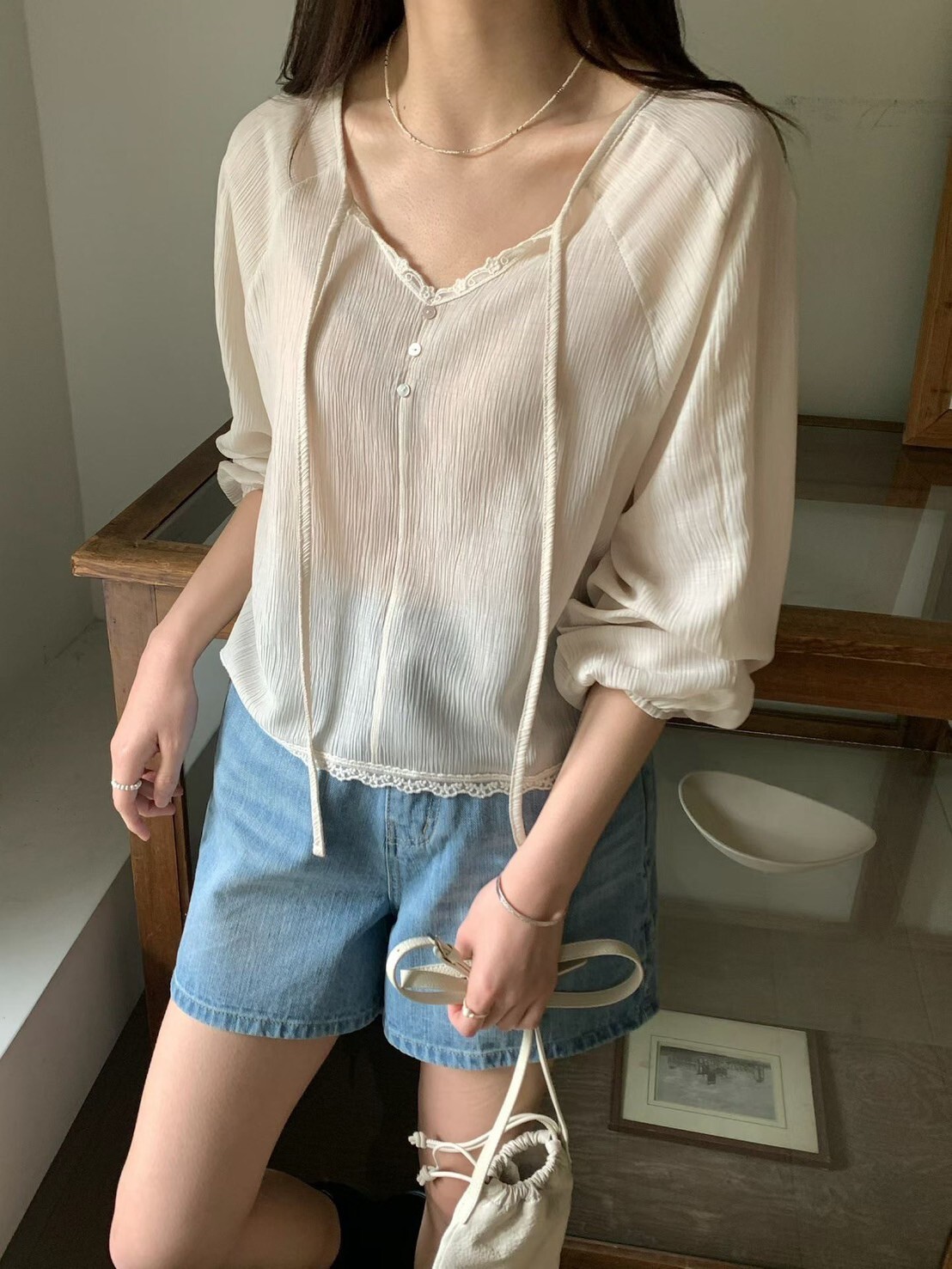 蕾絲滾邊排釦織帶造型織紋感娃娃上衣 / 2色