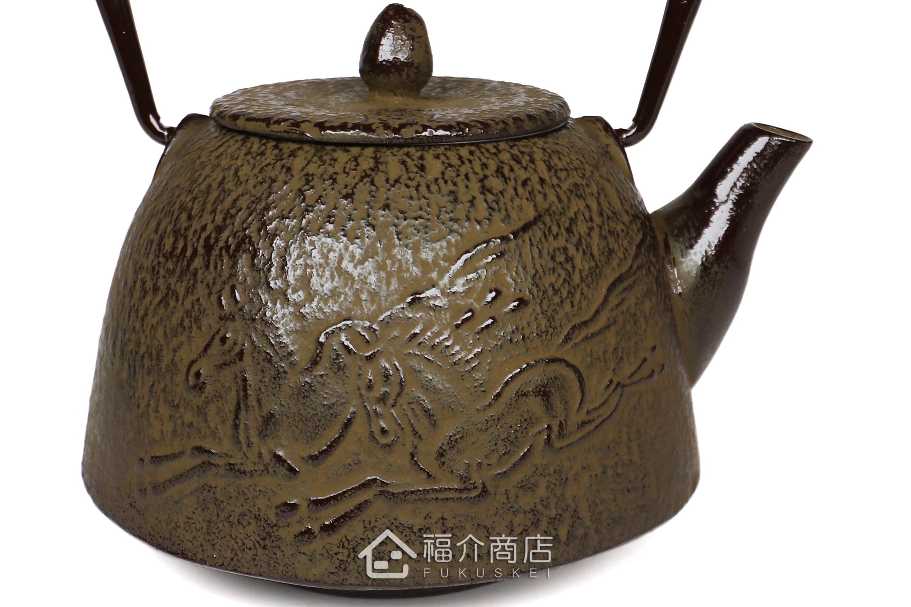 岩戶鑄工所製作的日本泡茶壺,茶色的馬紋樣造型壺身