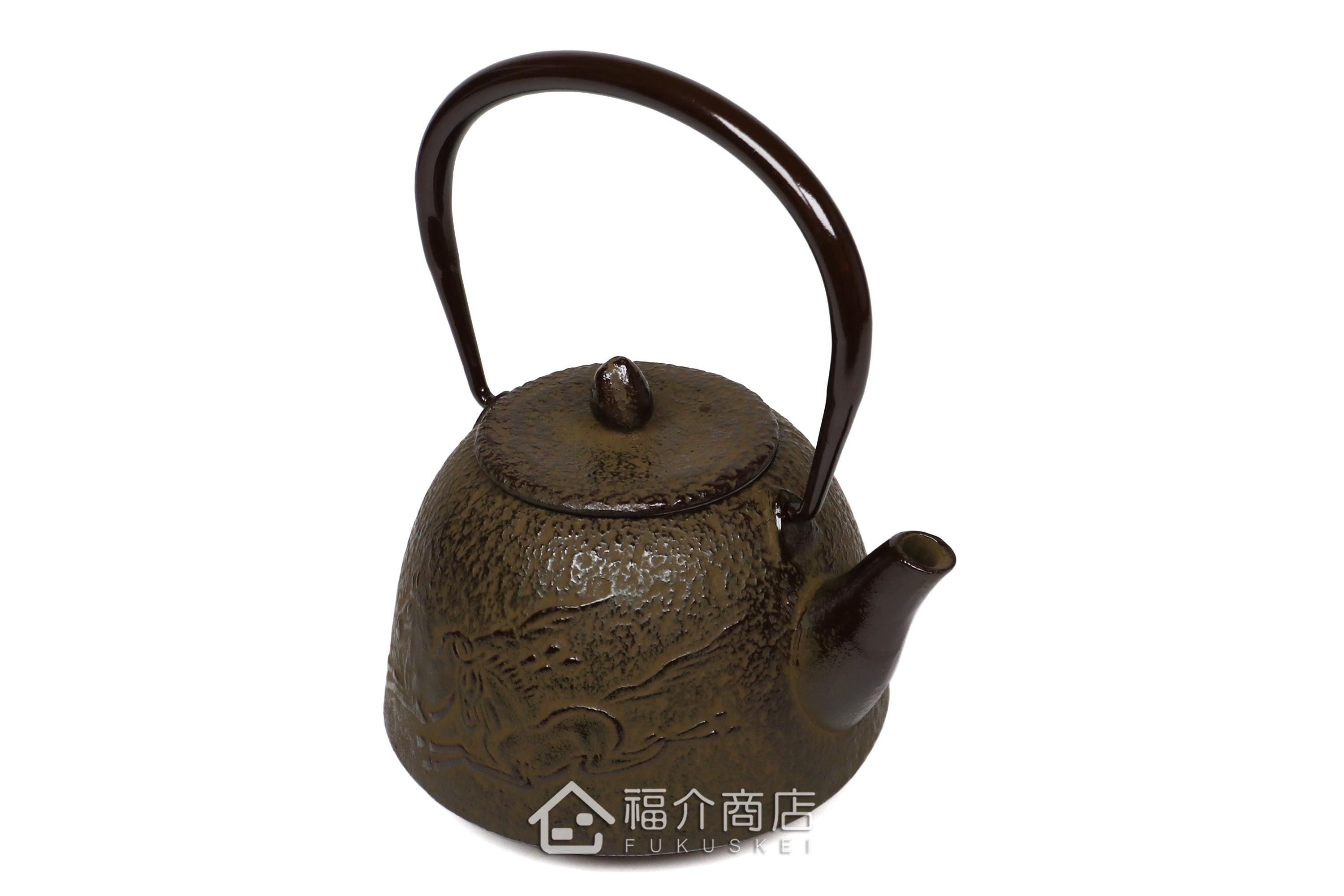 岩戶鑄工所製作的日本泡茶壺,茶色的馬紋樣造型壺身