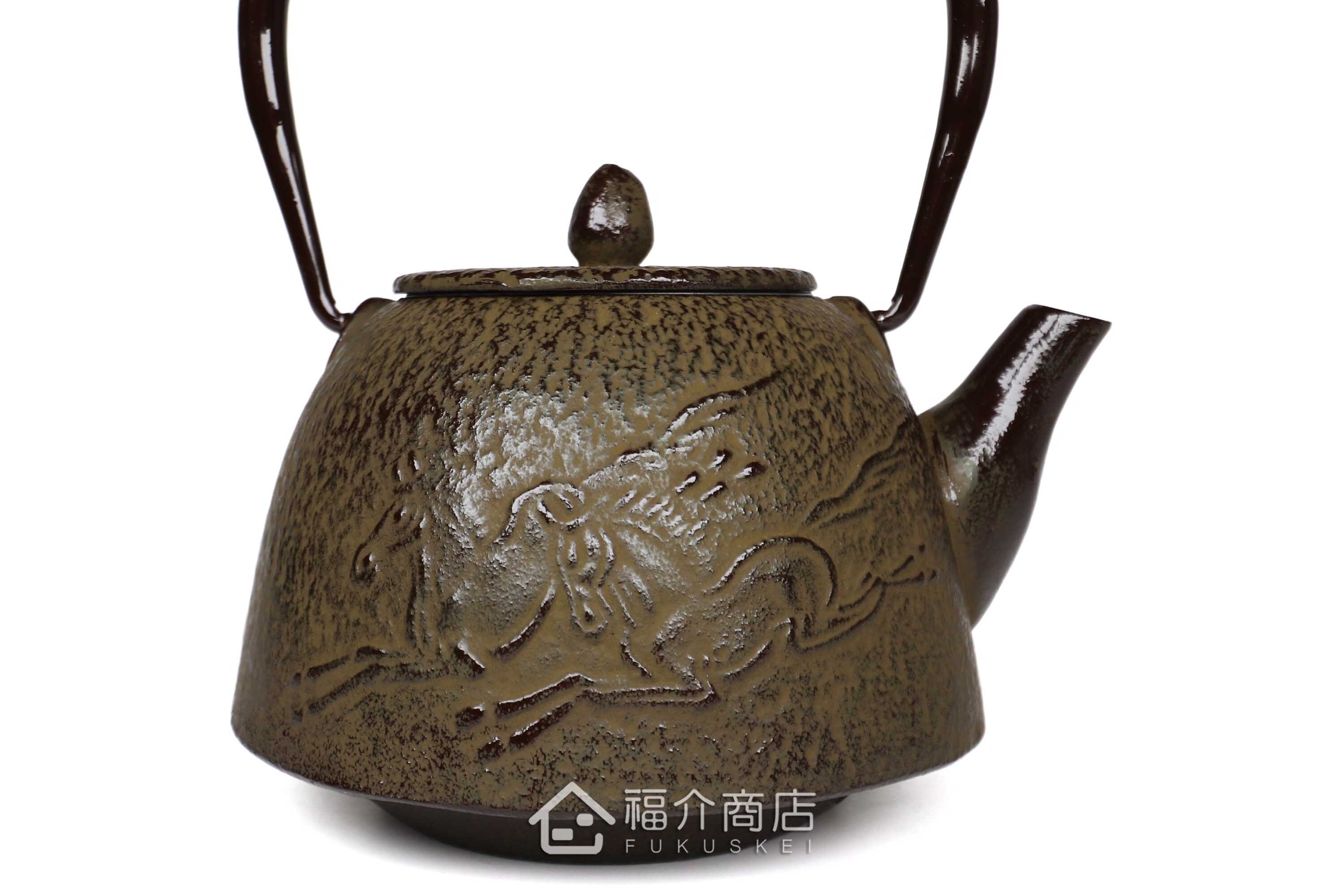 岩戶鑄工所製作的日本泡茶壺,茶色的馬紋樣造型壺身