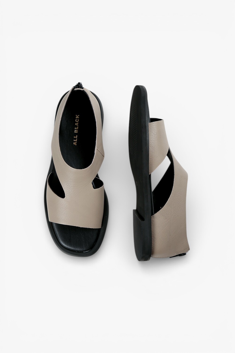 Quiet Cutout 真皮側挖空寬底涼鞋