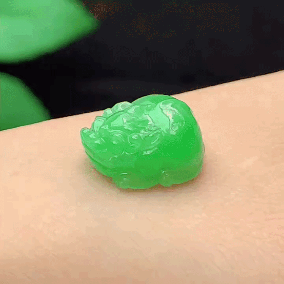 410366 翡翠冰種飄綠貔貅