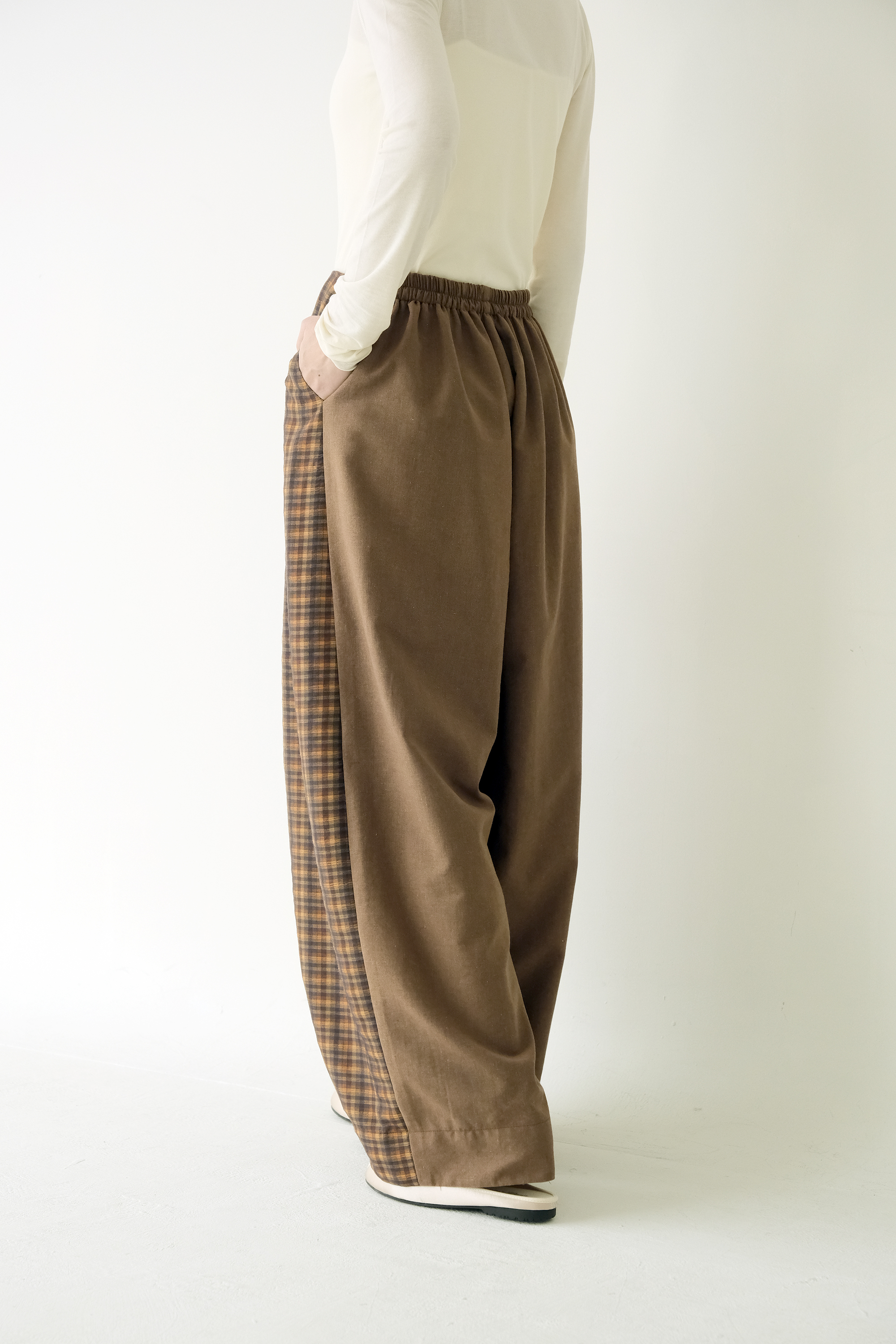 川 衣 WEAR BEING 拼接弧形寬版葉型褲 黃褐X格紋