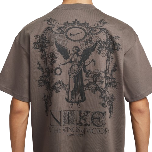 【官網限定】Nike NSW Tee M90 Wings 勝利女神 寬鬆短踢 咖啡 HV0168-004 白 HV0168-100 IV