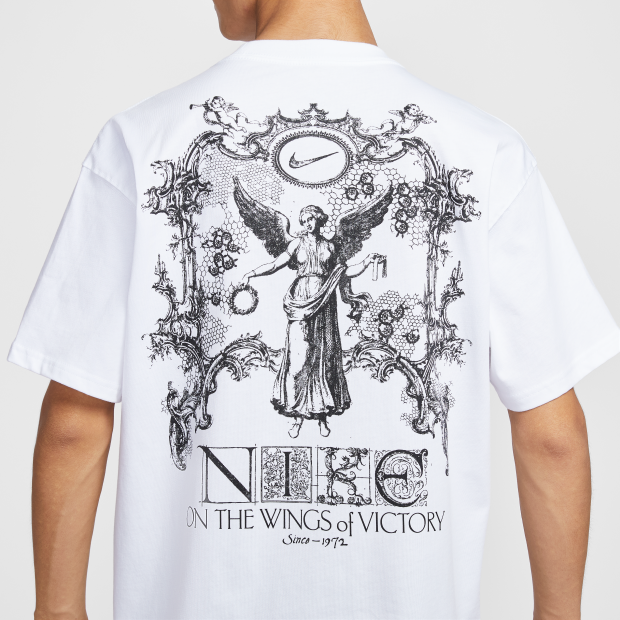 【官網限定】Nike NSW Tee M90 Wings 勝利女神 寬鬆短踢 咖啡 HV0168-004 白 HV0168-100 IV