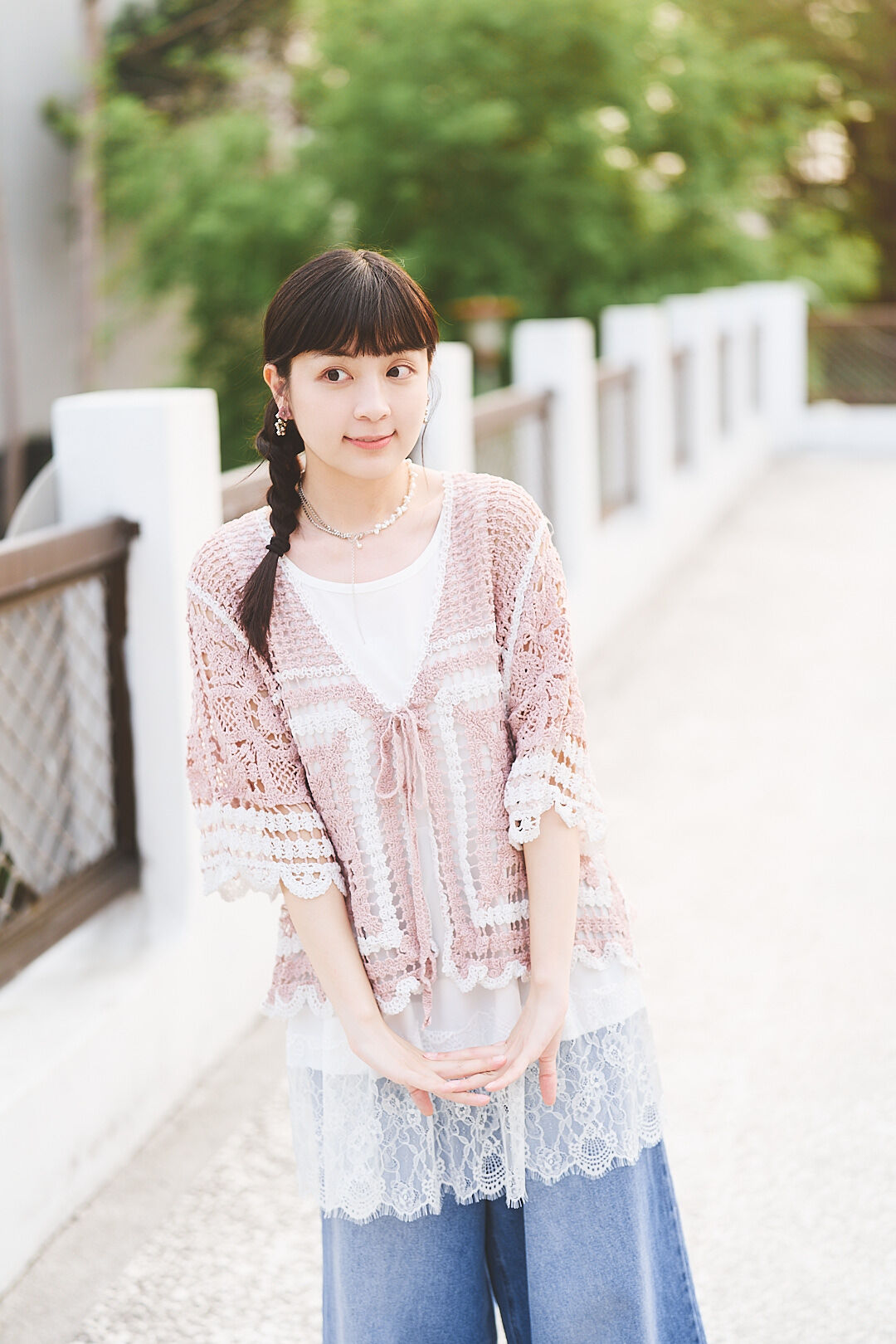 致愛麗絲！鉤針風蕾絲罩衫 (兩色-迷霧粉)