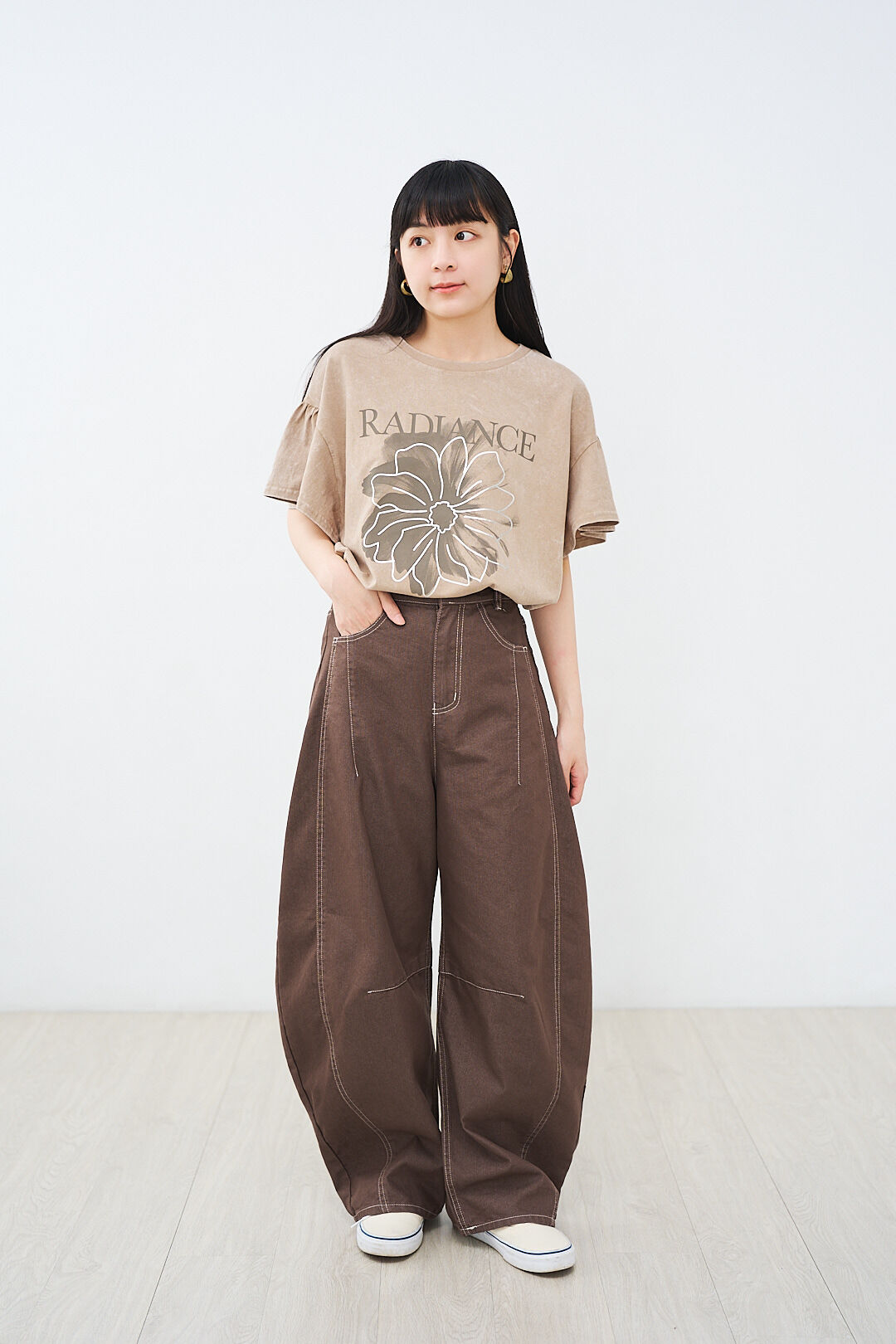 (限量)包浩斯花園！印花荷葉邊袖Tee (兩色-溫暖米)