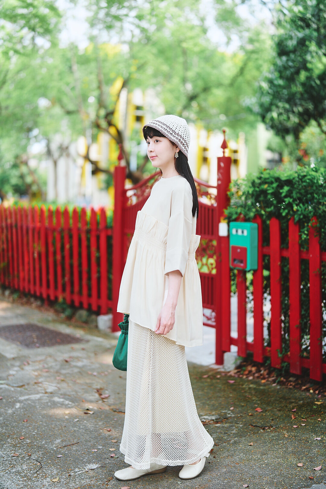 (預購)重疊小歲月！羅馬布×緞面壓皺拼接Tee (兩色-米白)