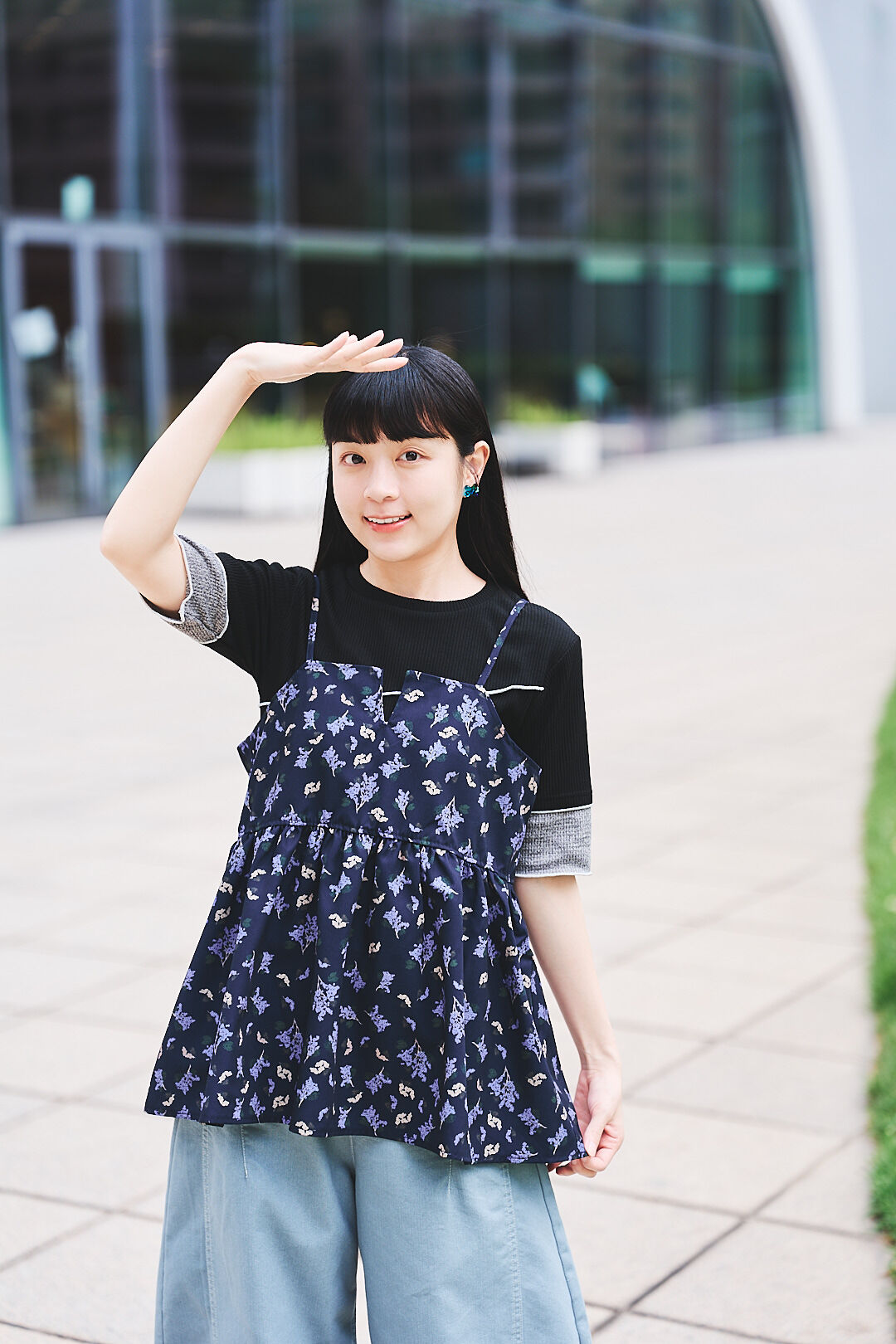 花期未晚！小花柄細肩帶背心 (兩色-海軍藍)