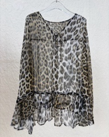 0420SZ25-SZHK-CLOS-復古豹紋V領荷葉邊飄帶衫(A25)