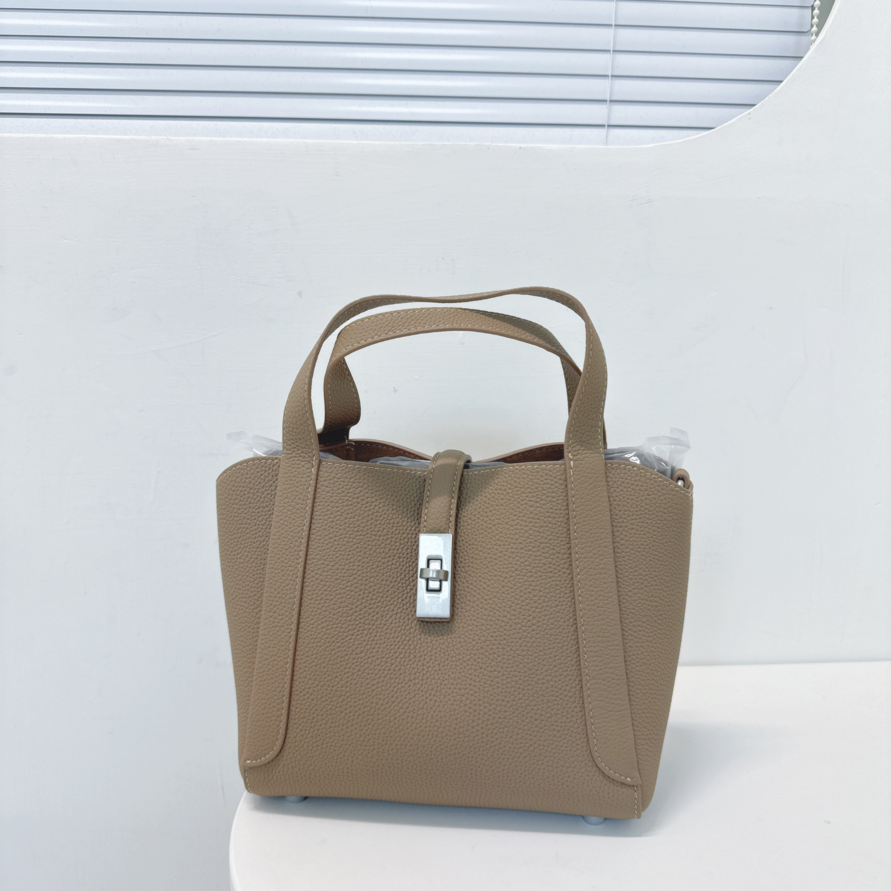 【Hoi2推介】荔枝紋Togo皮手袋 (H28-H30)