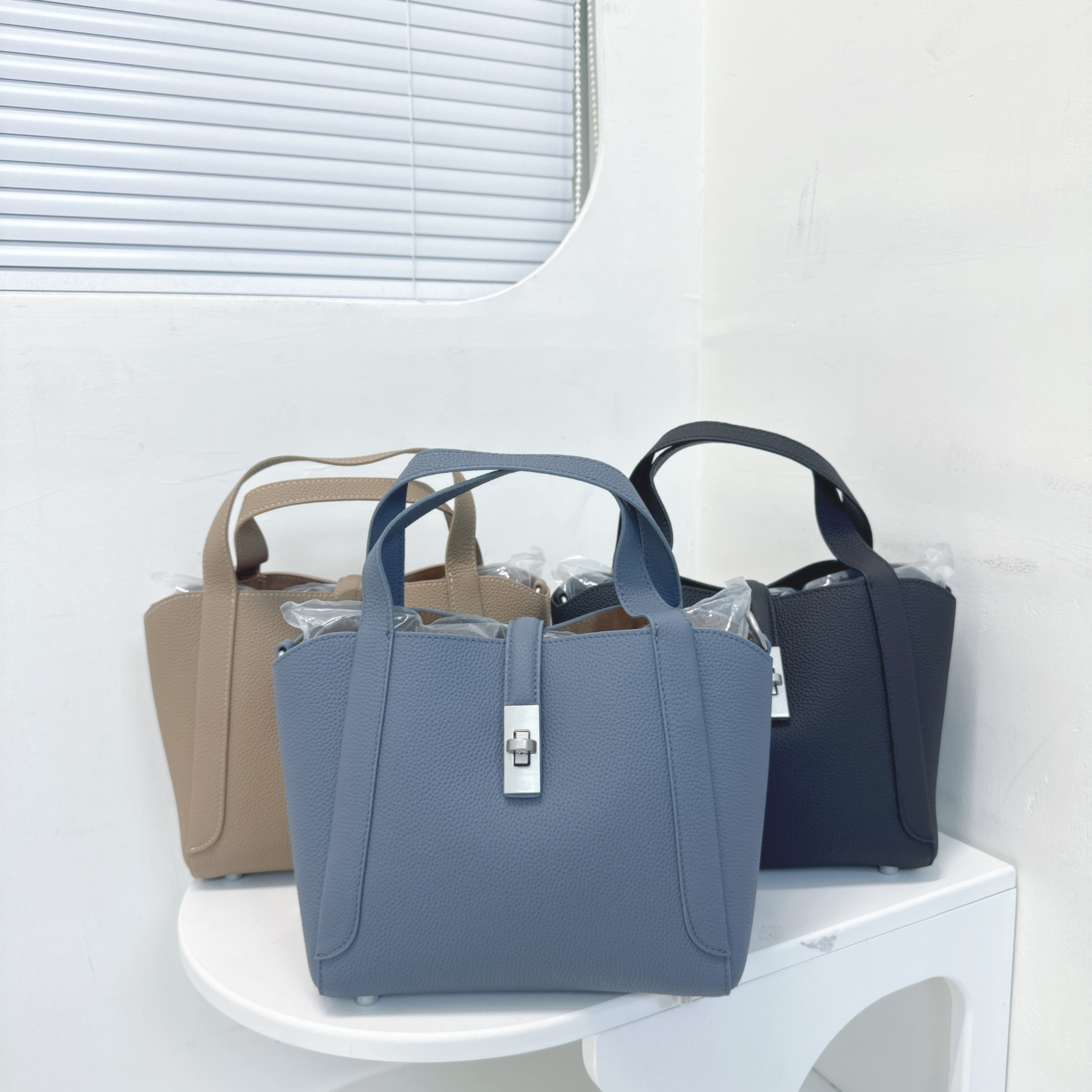 【Hoi2推介】荔枝紋Togo皮手袋 (H28-H30)