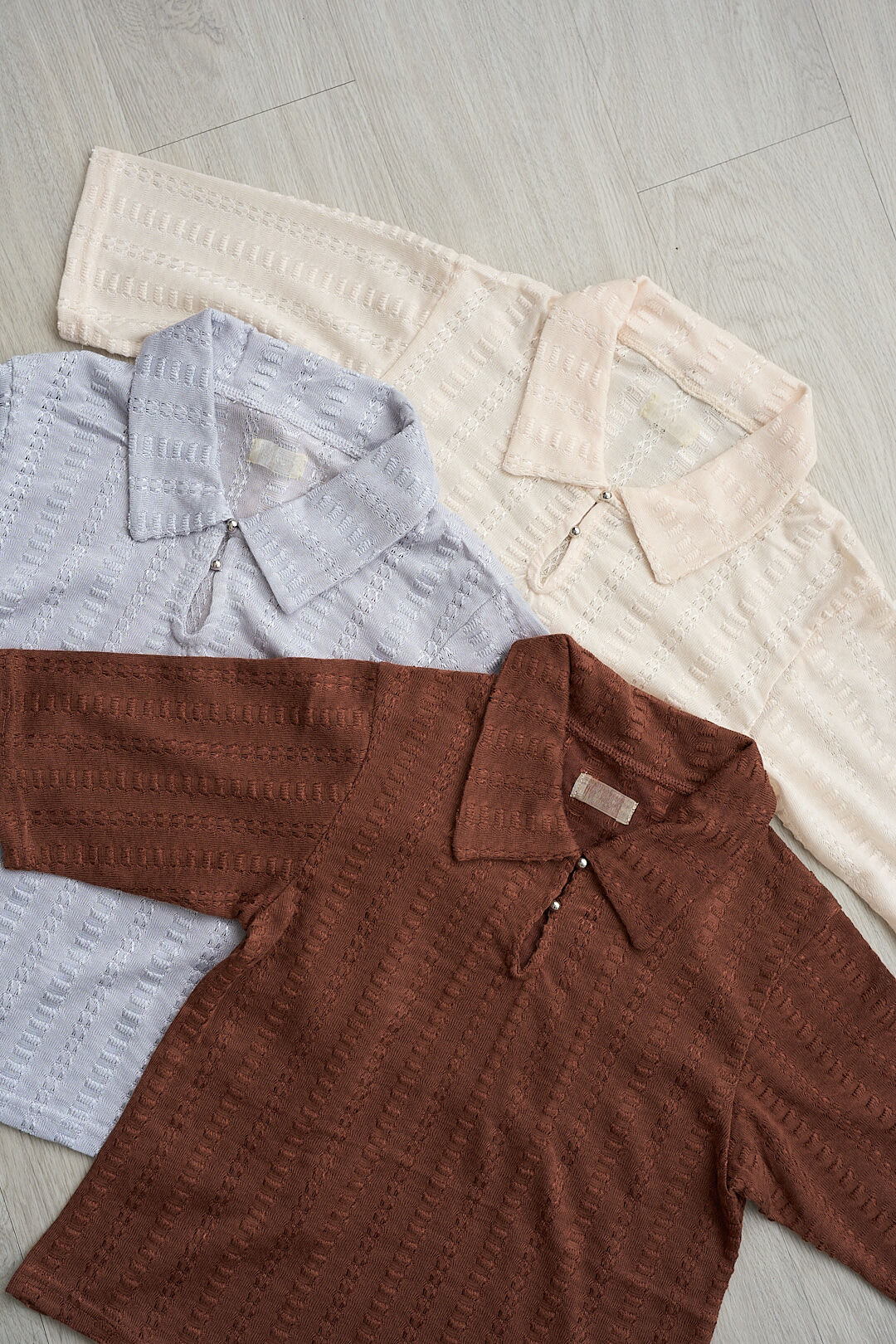 (預購)京都微光！小粒扣鏤空蕾絲衫 (三色)