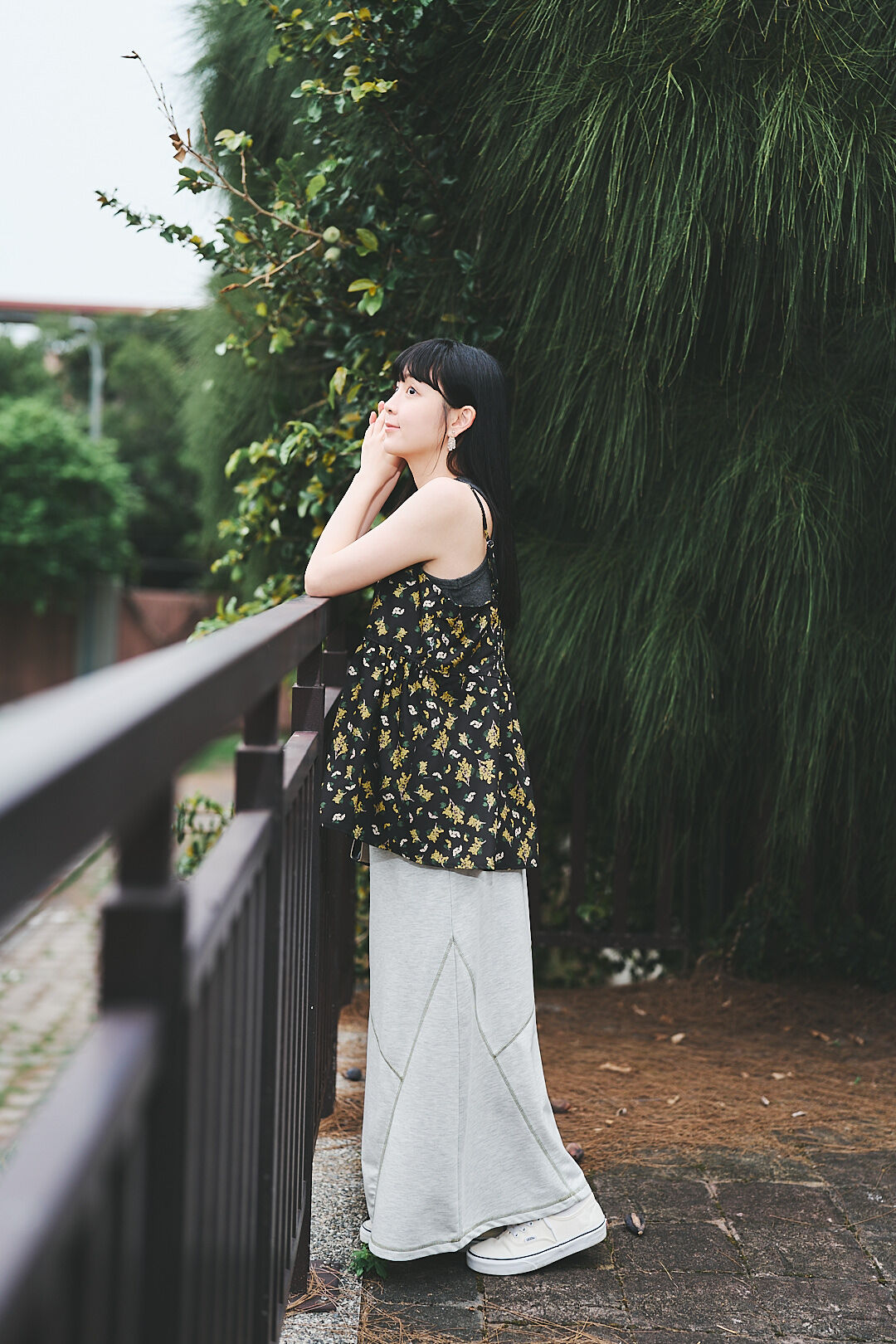 掌心裡的野餐地！撞色剪裁車線棉裙(兩色-溫潤灰)