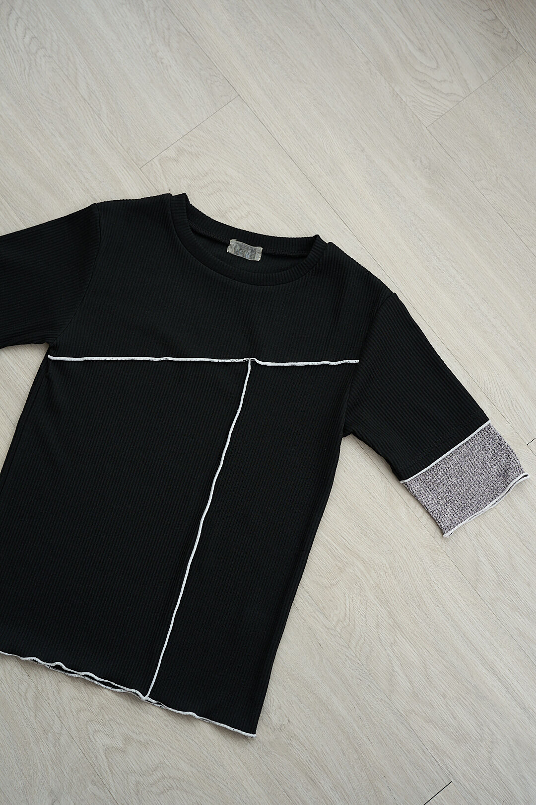 (預購)十四行詩！捲邊羅紋袖拼接Tee (三色)