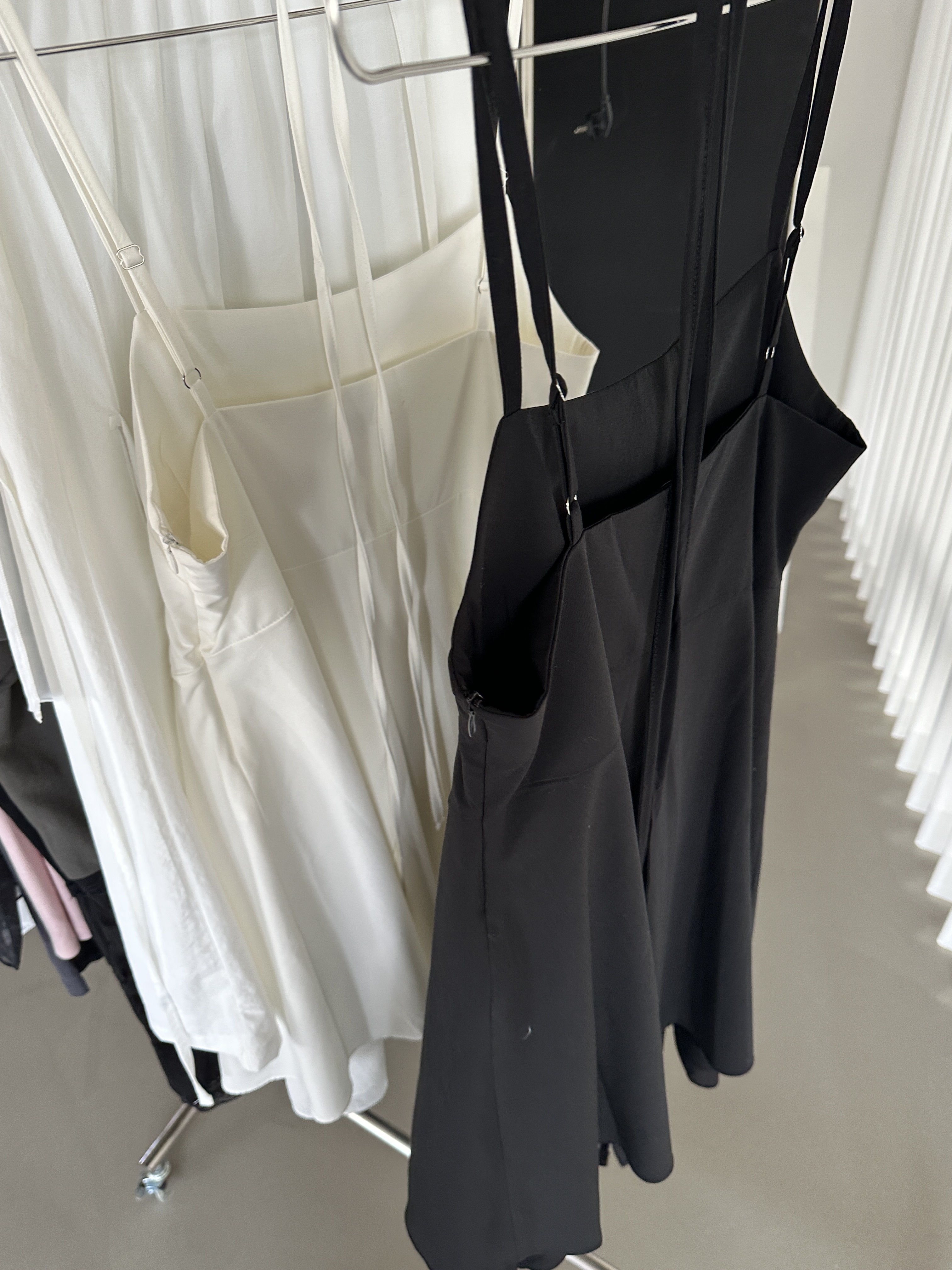 J22 設計款不規則洋裝 (黑)